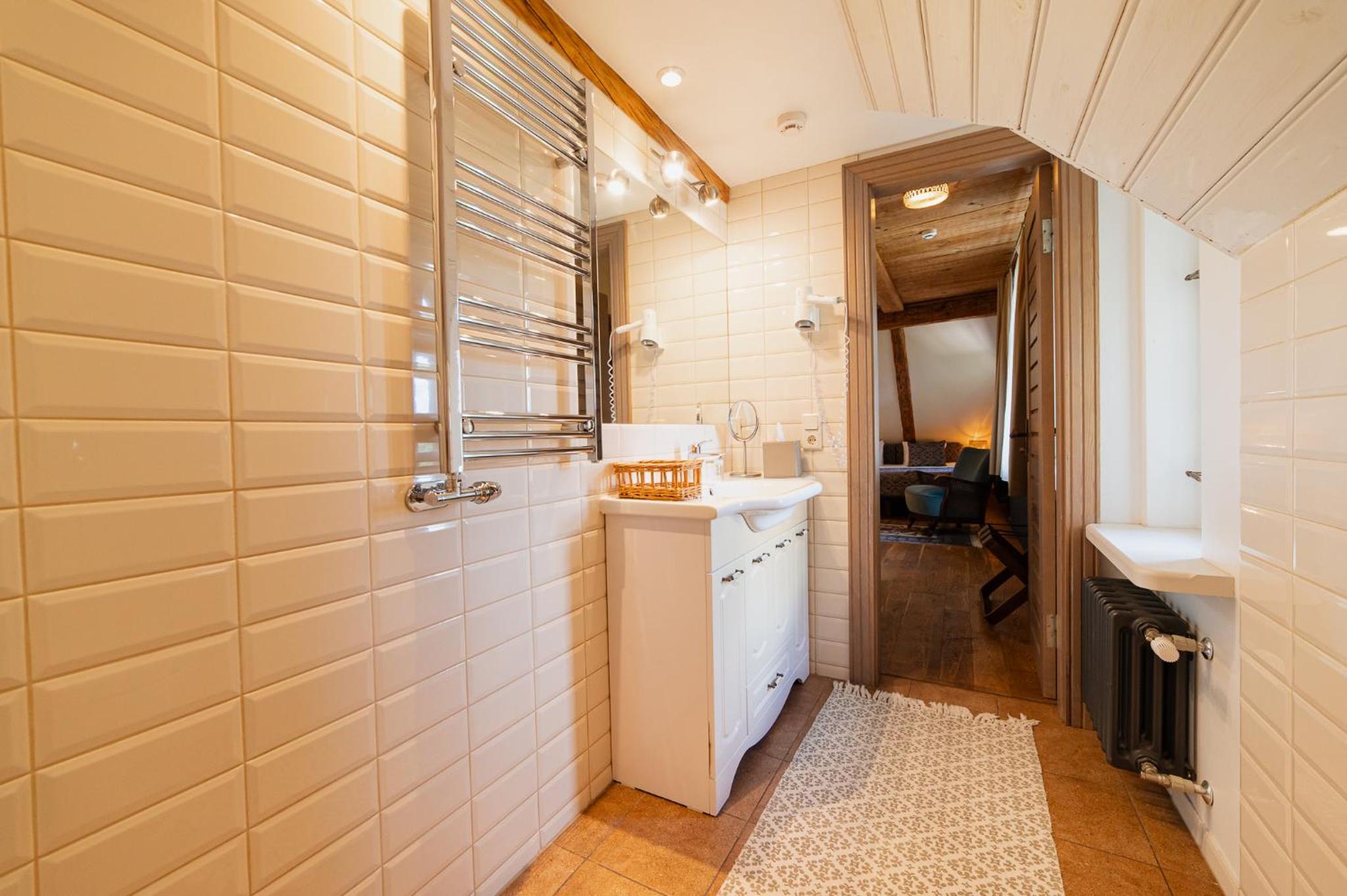 Boutique Mansard Room - Photo 29