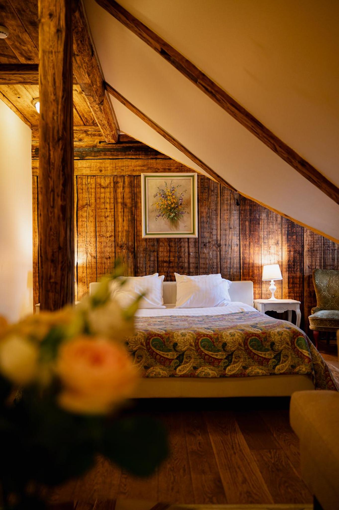 Boutique Mansard Room - Photo 32