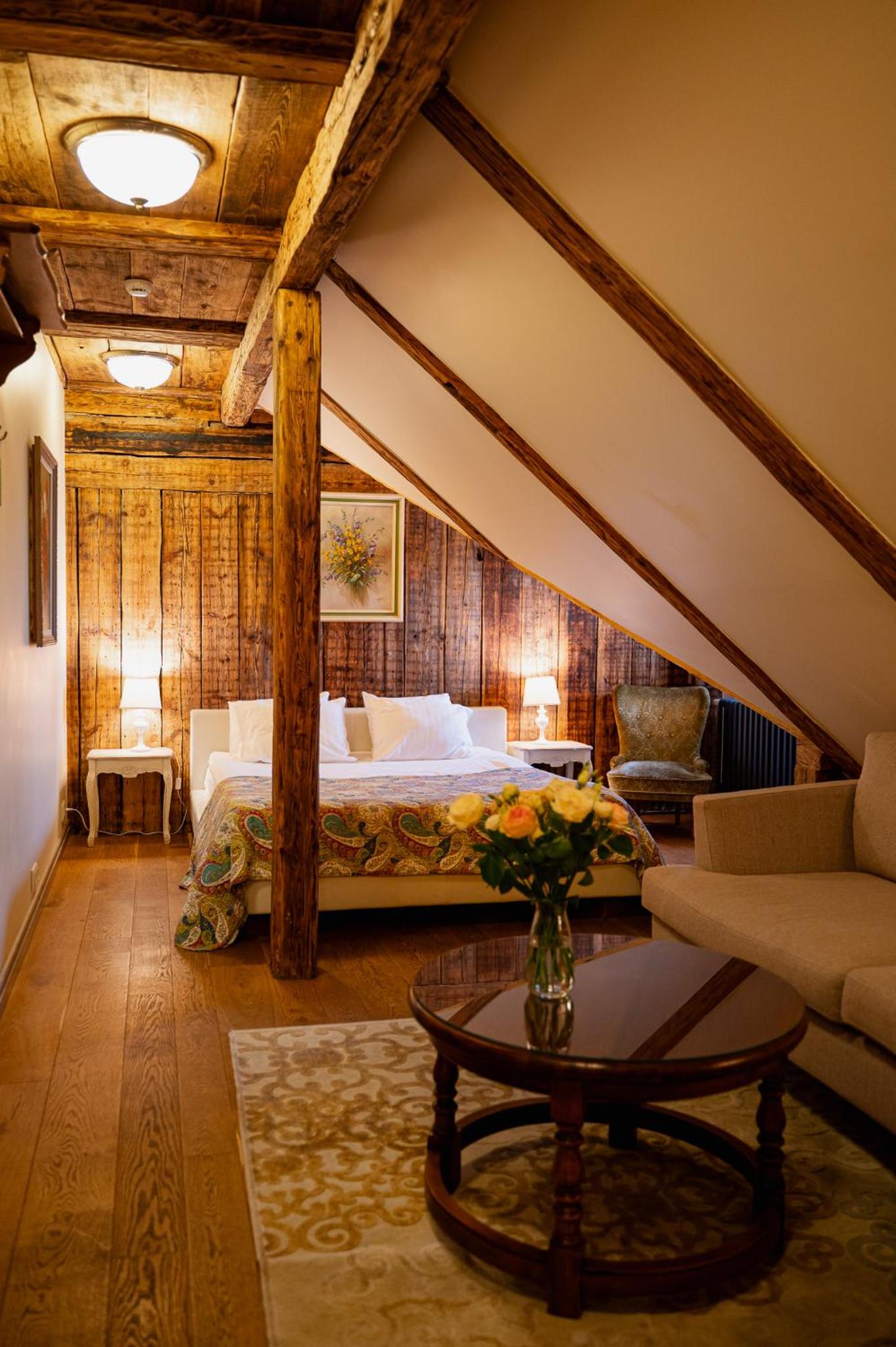 Boutique Mansard Room - Photo 31