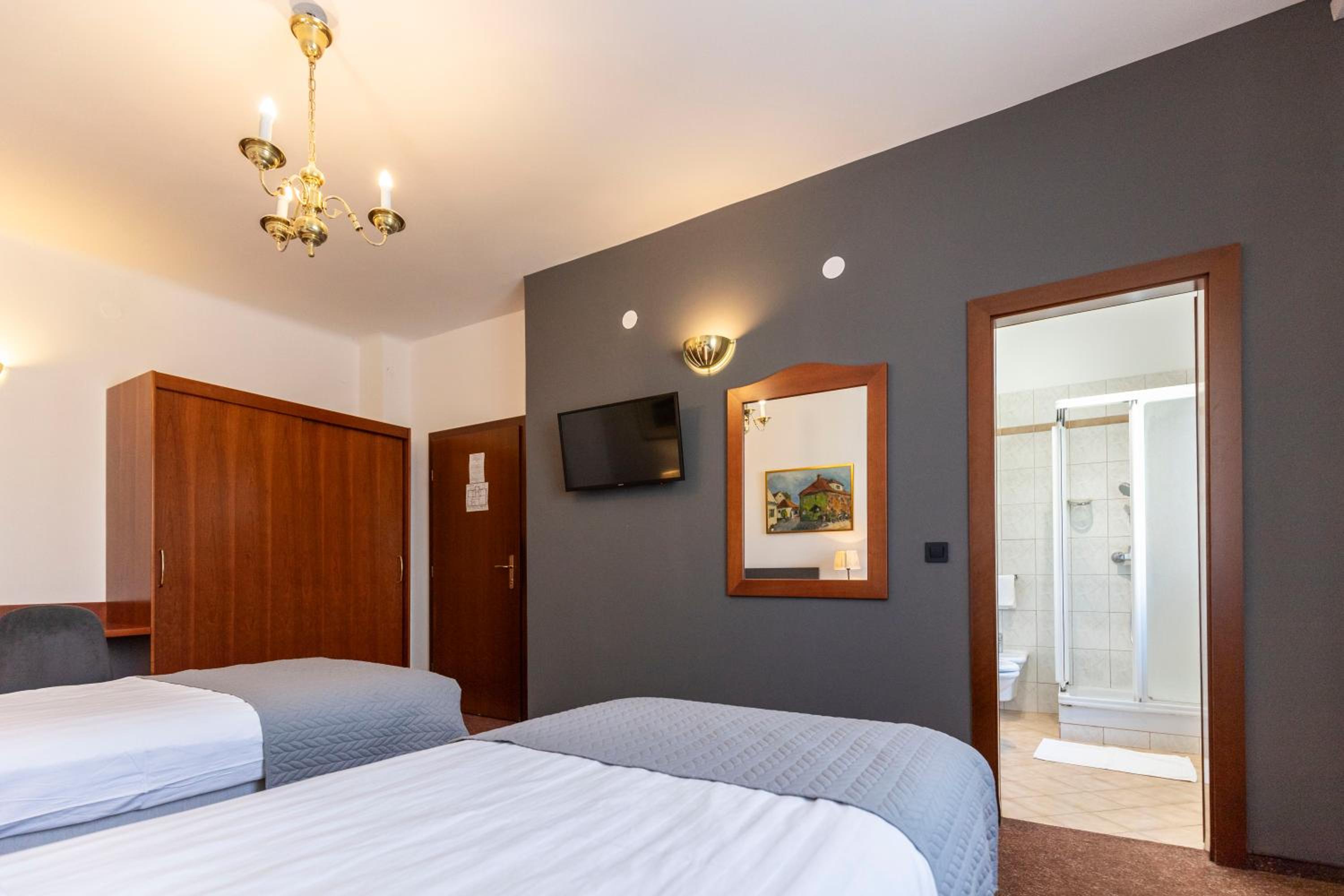 Double or Twin Room with Bathroom