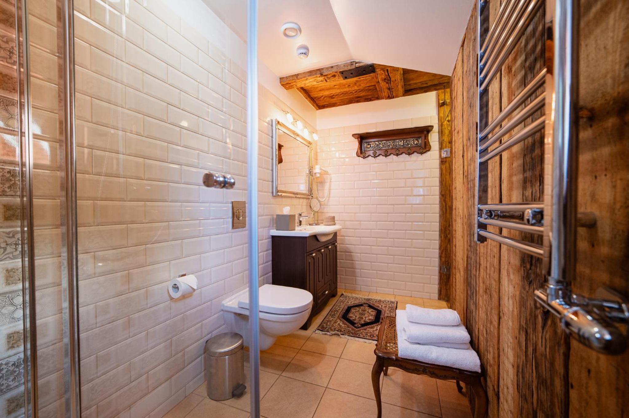 Boutique Mansard Room - Photo 19
