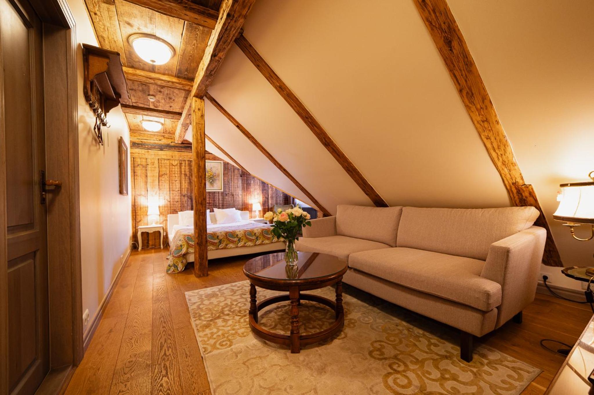 Boutique Mansard Room - Photo 37