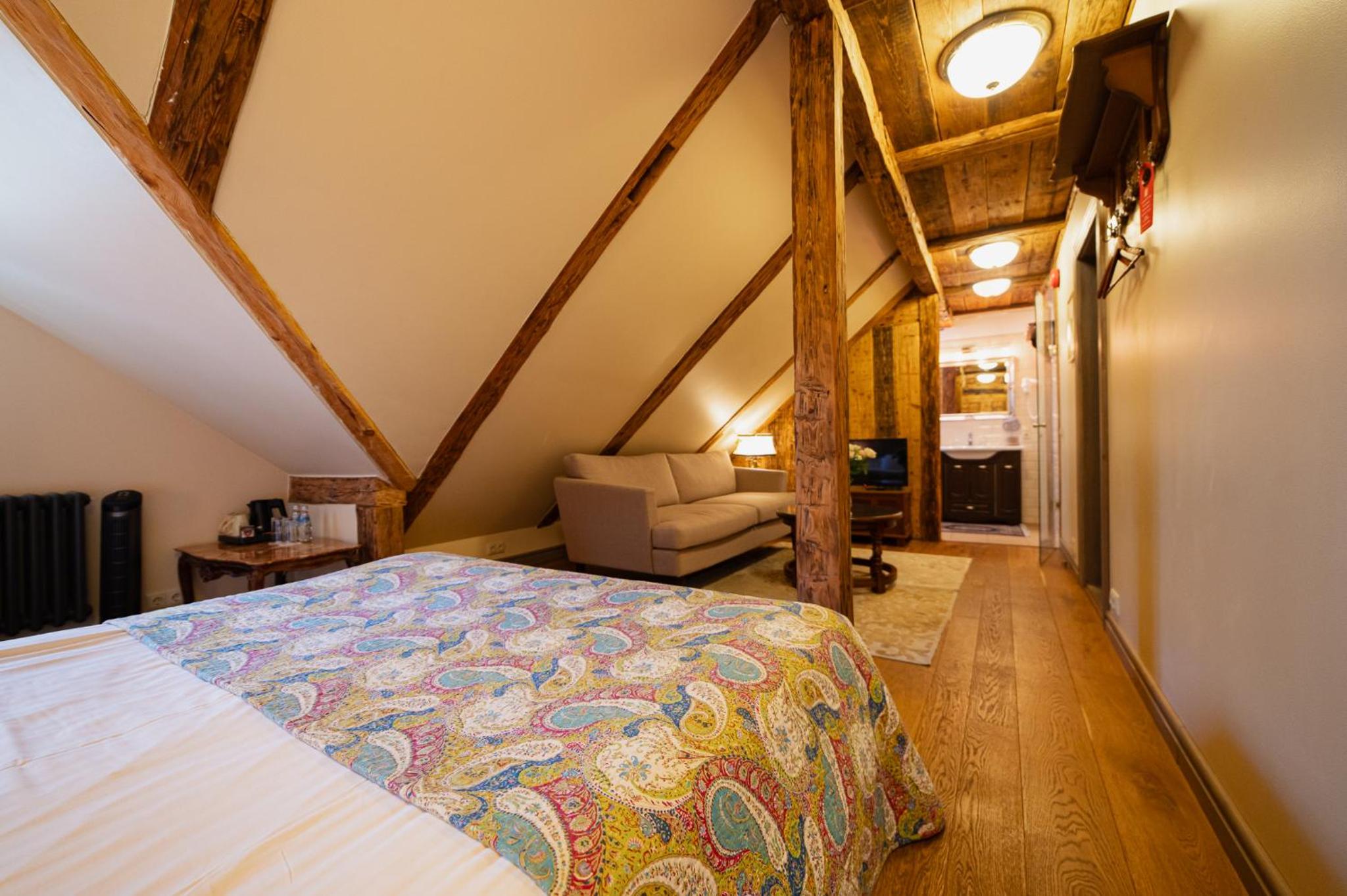Boutique Mansard Room - Photo 3