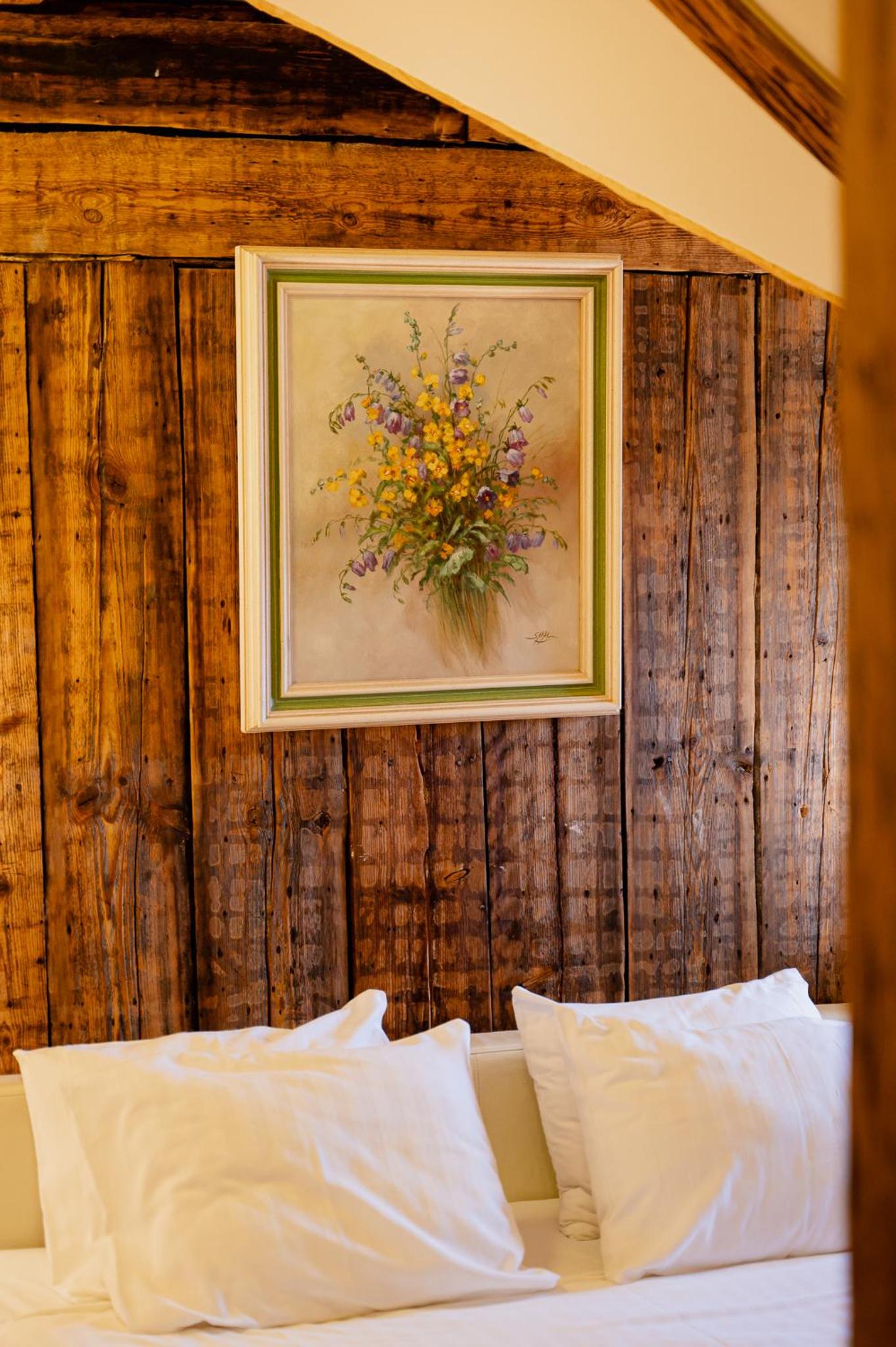 Boutique Mansard Room - Photo 21