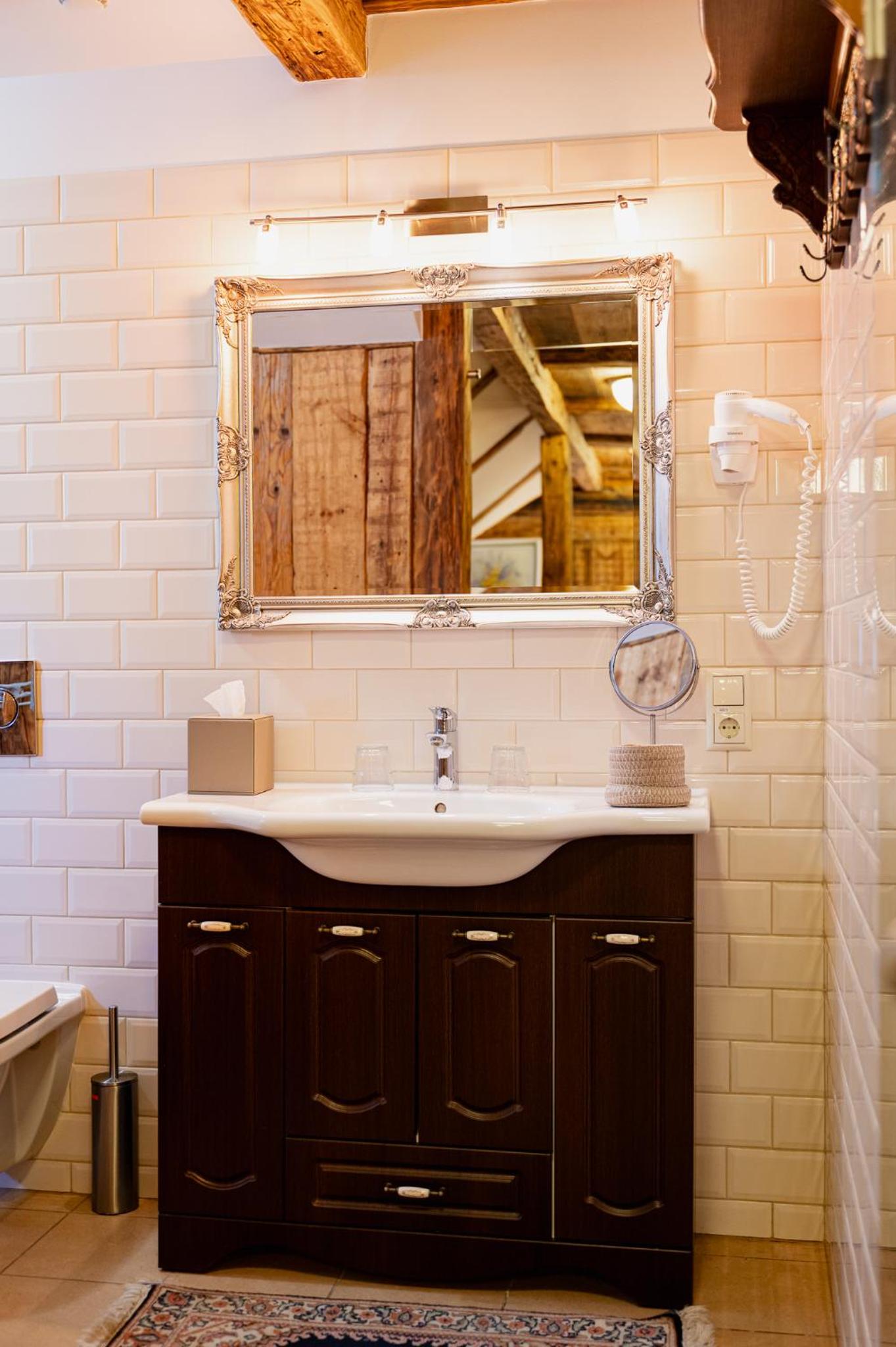 Boutique Mansard Room - Photo 17