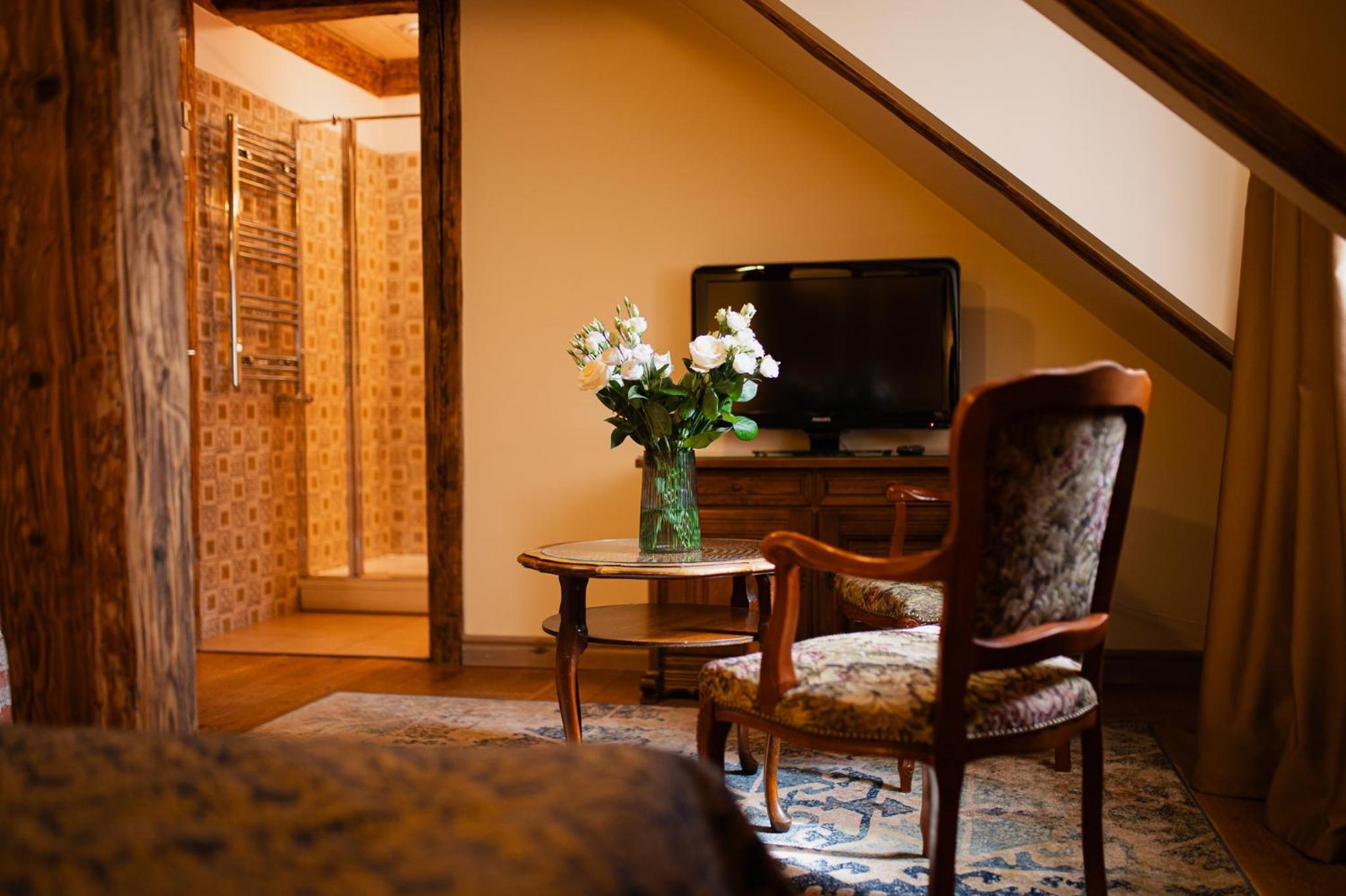 Boutique Mansard Room - Photo 12