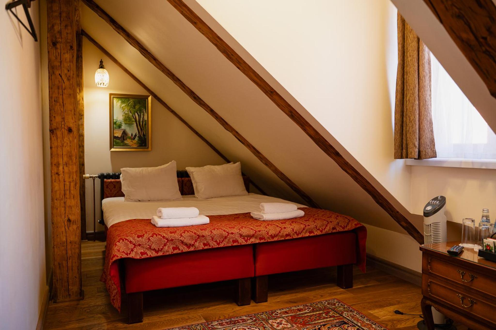 Boutique Mansard Room - Photo 5
