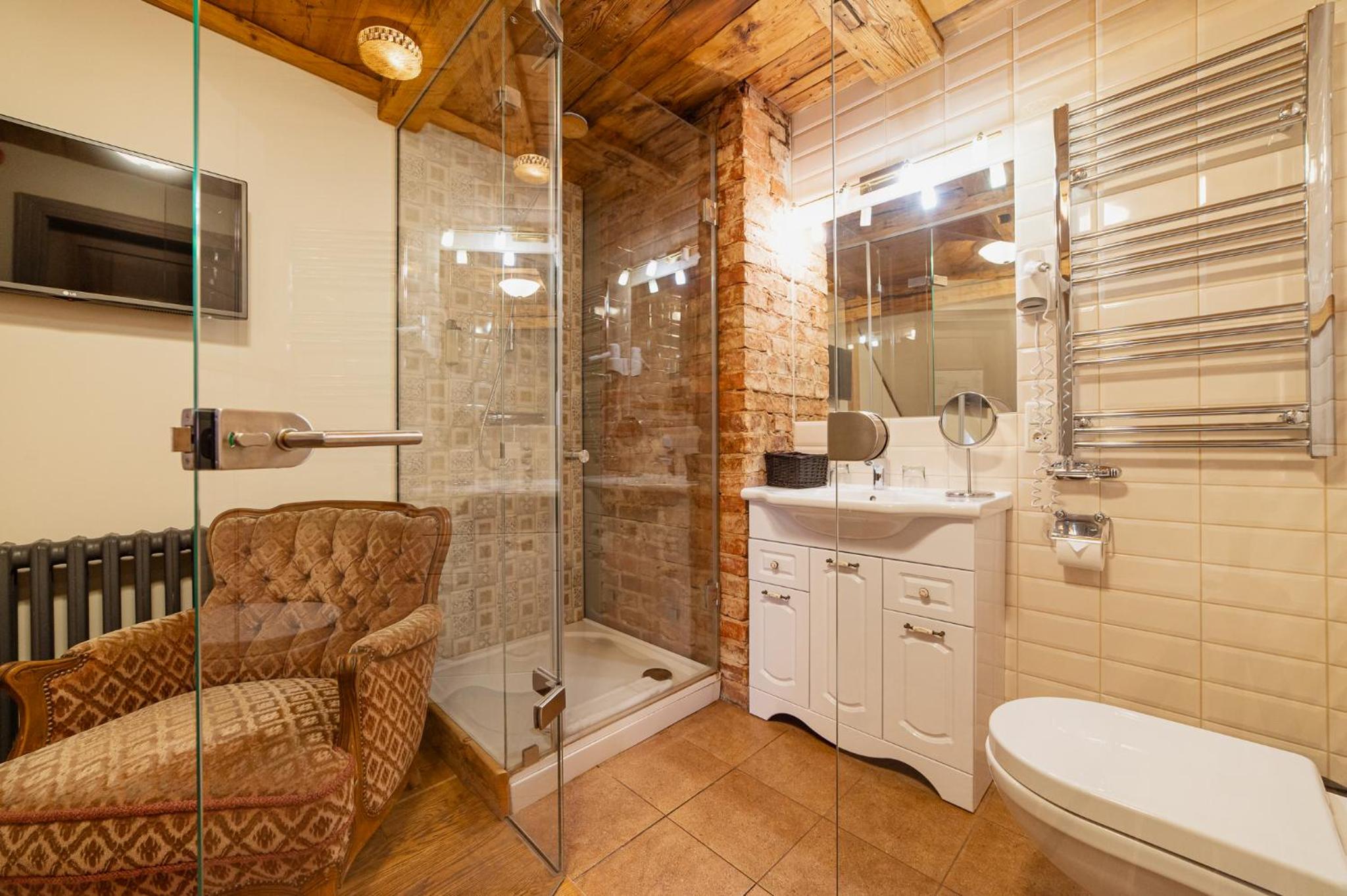 Boutique Mansard Room - Photo 40