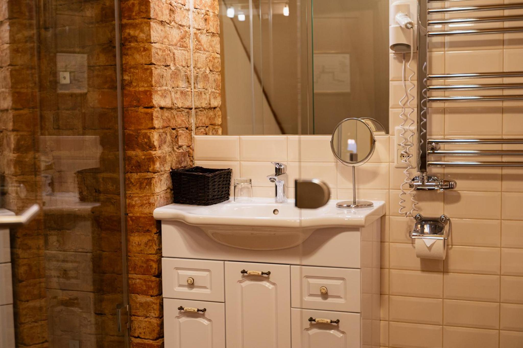 Boutique Mansard Room - Photo 39