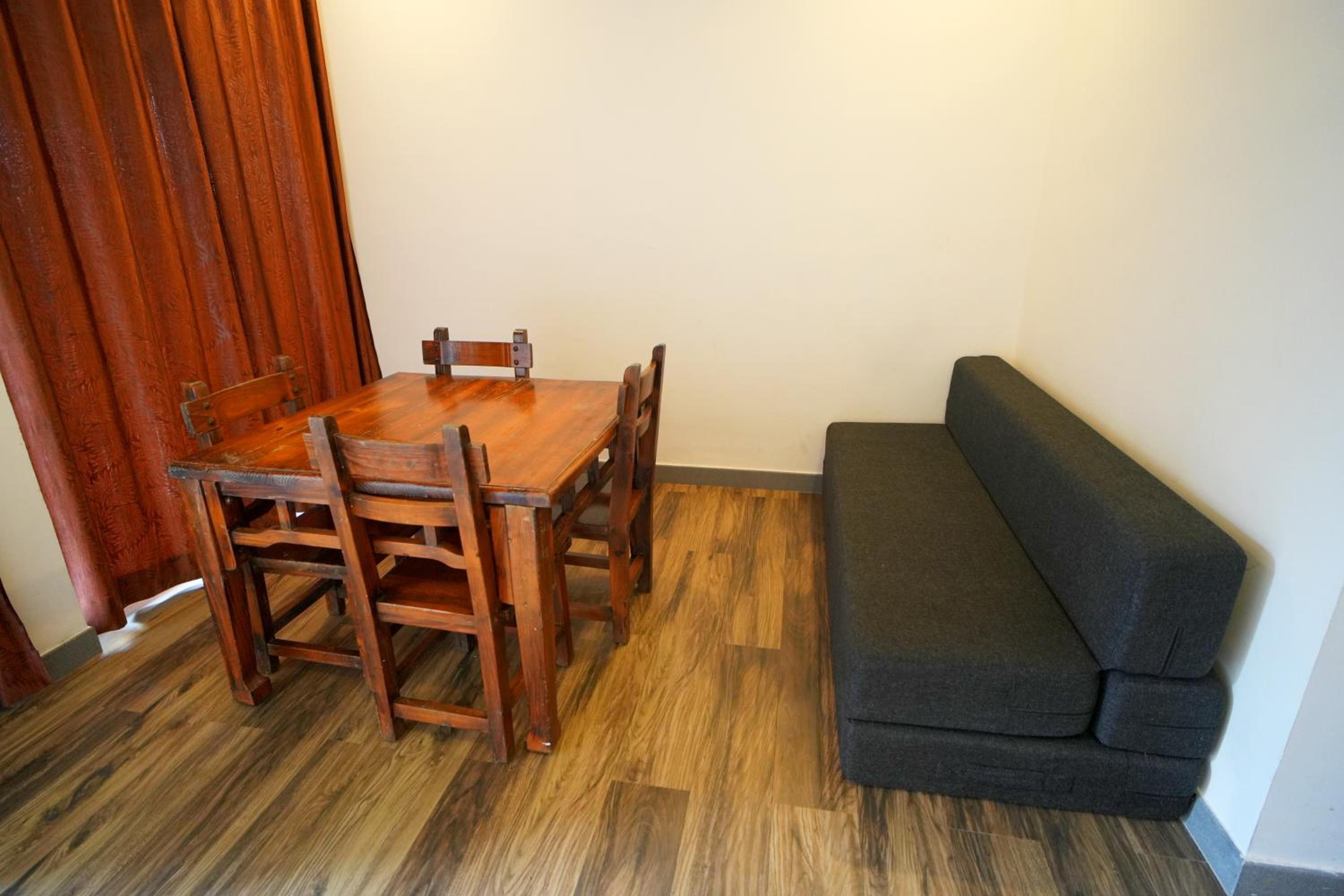 Twin Room with Extra Bed photo 2