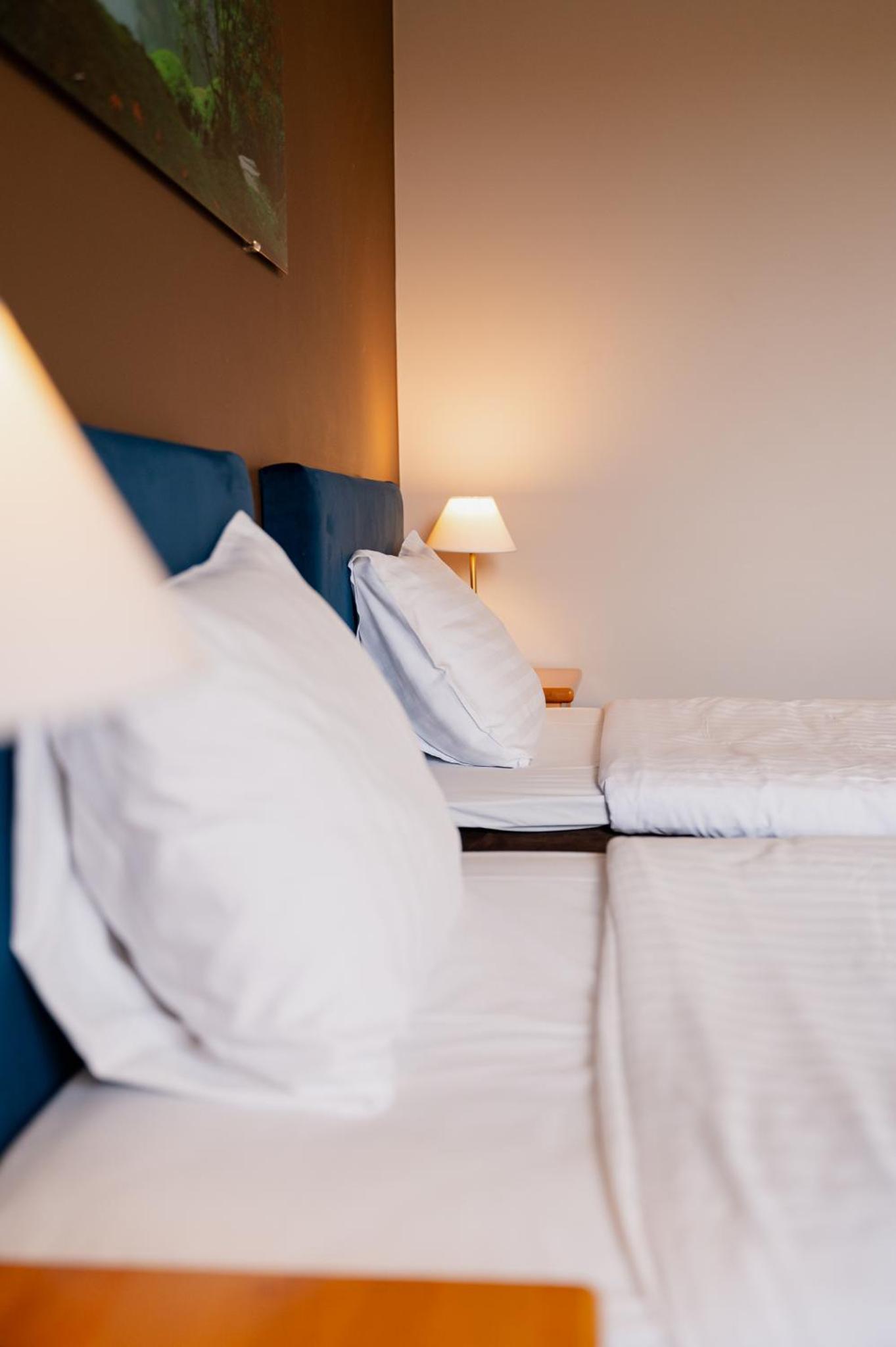 Standard Twin Room - Photo 12
