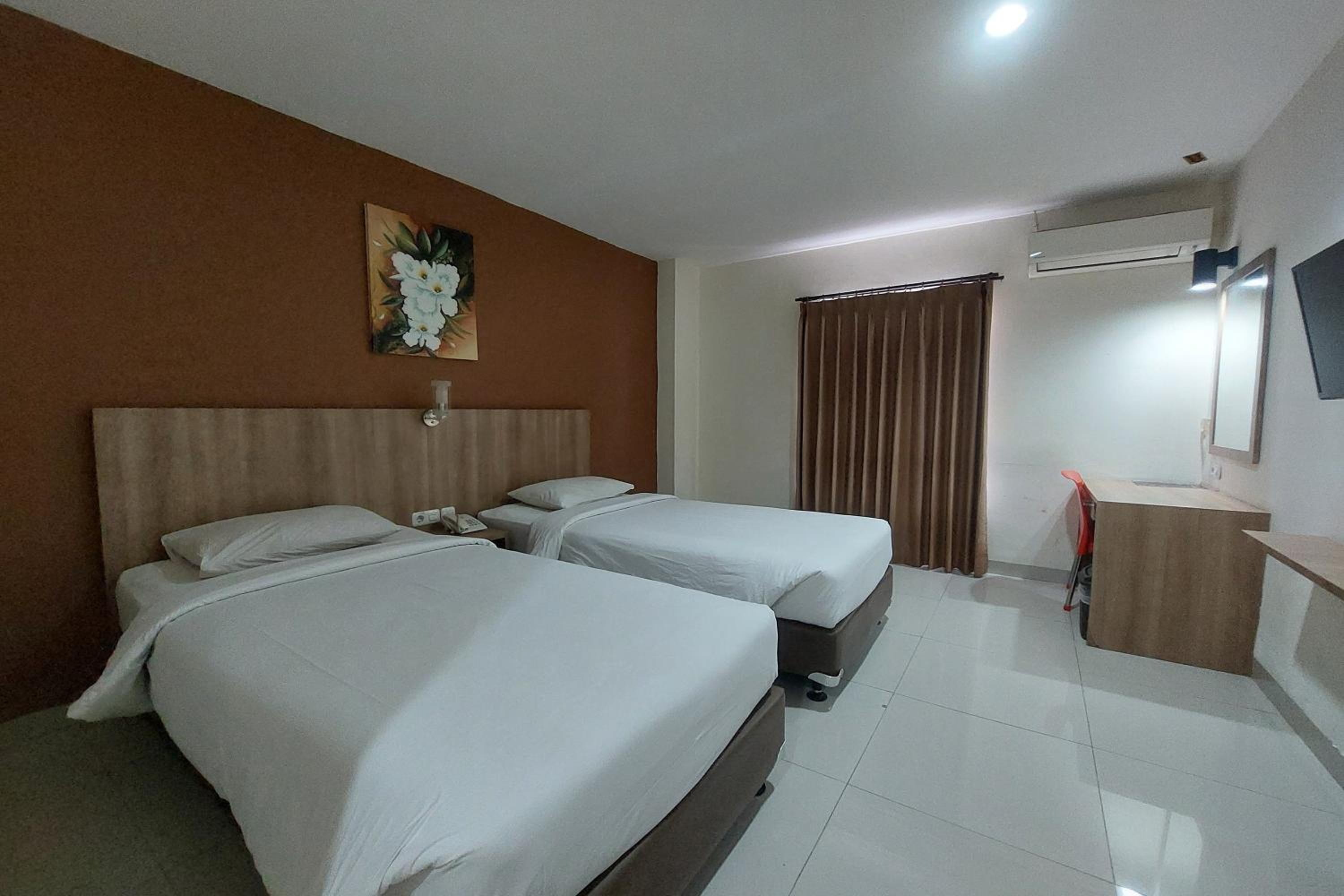 Large Twin Room - Photo 7
