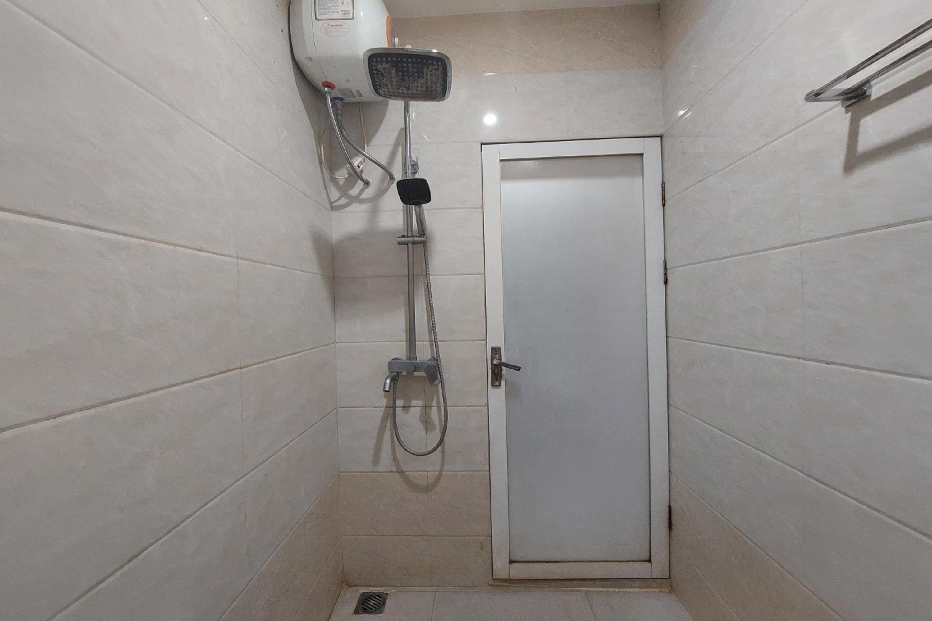 Large Twin Room - Photo 6