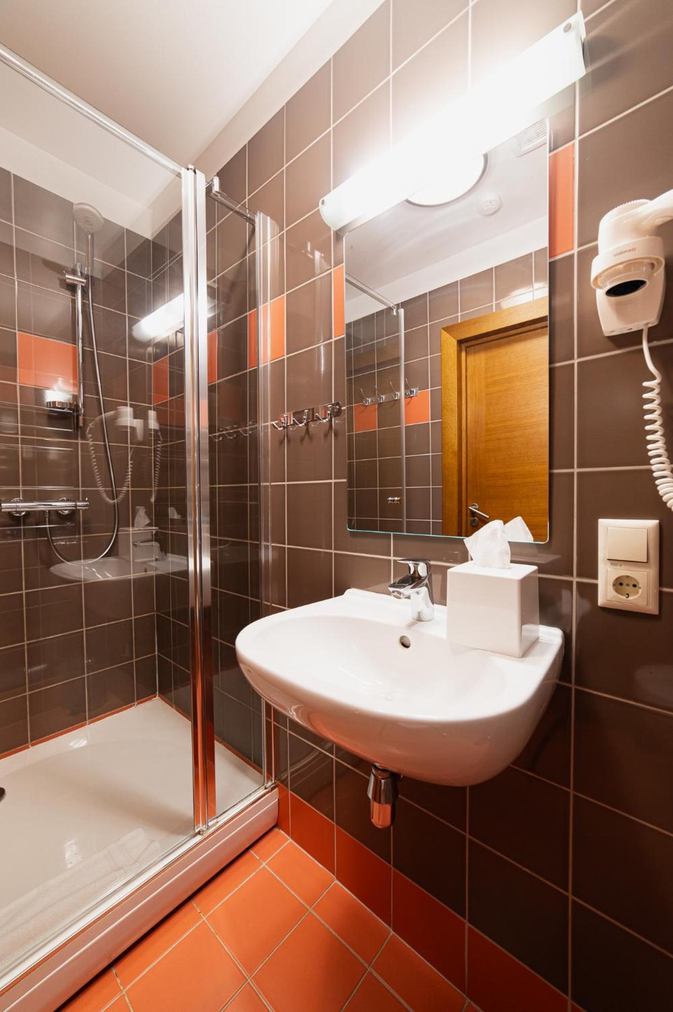 Standard Double Room - Photo 14