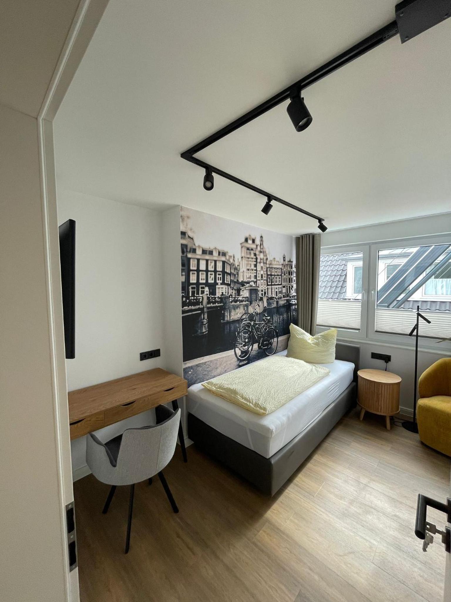 Single Room with Private Bathroom photo 1