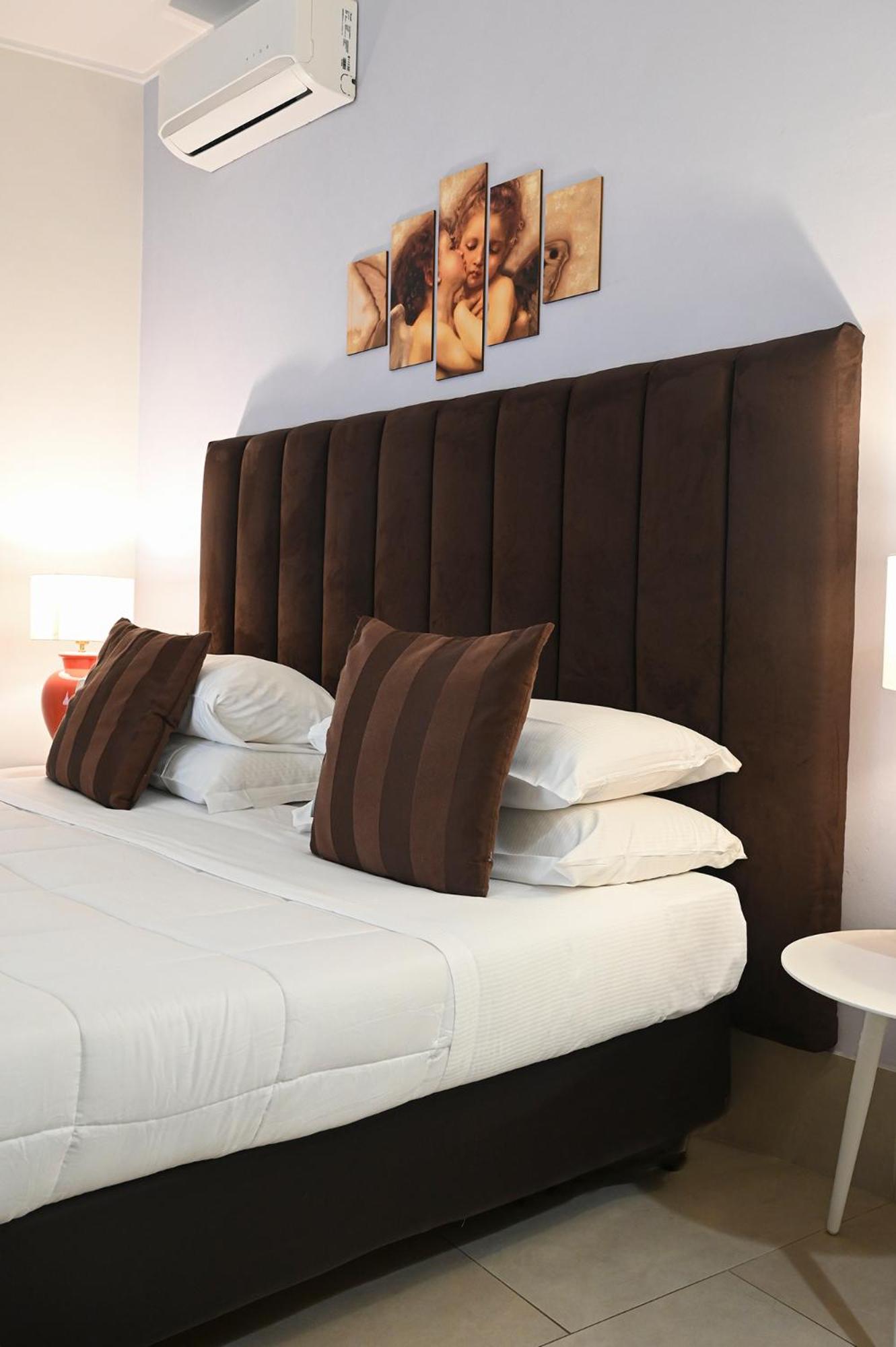 Deluxe Double or Twin Room with City View - Photo 7