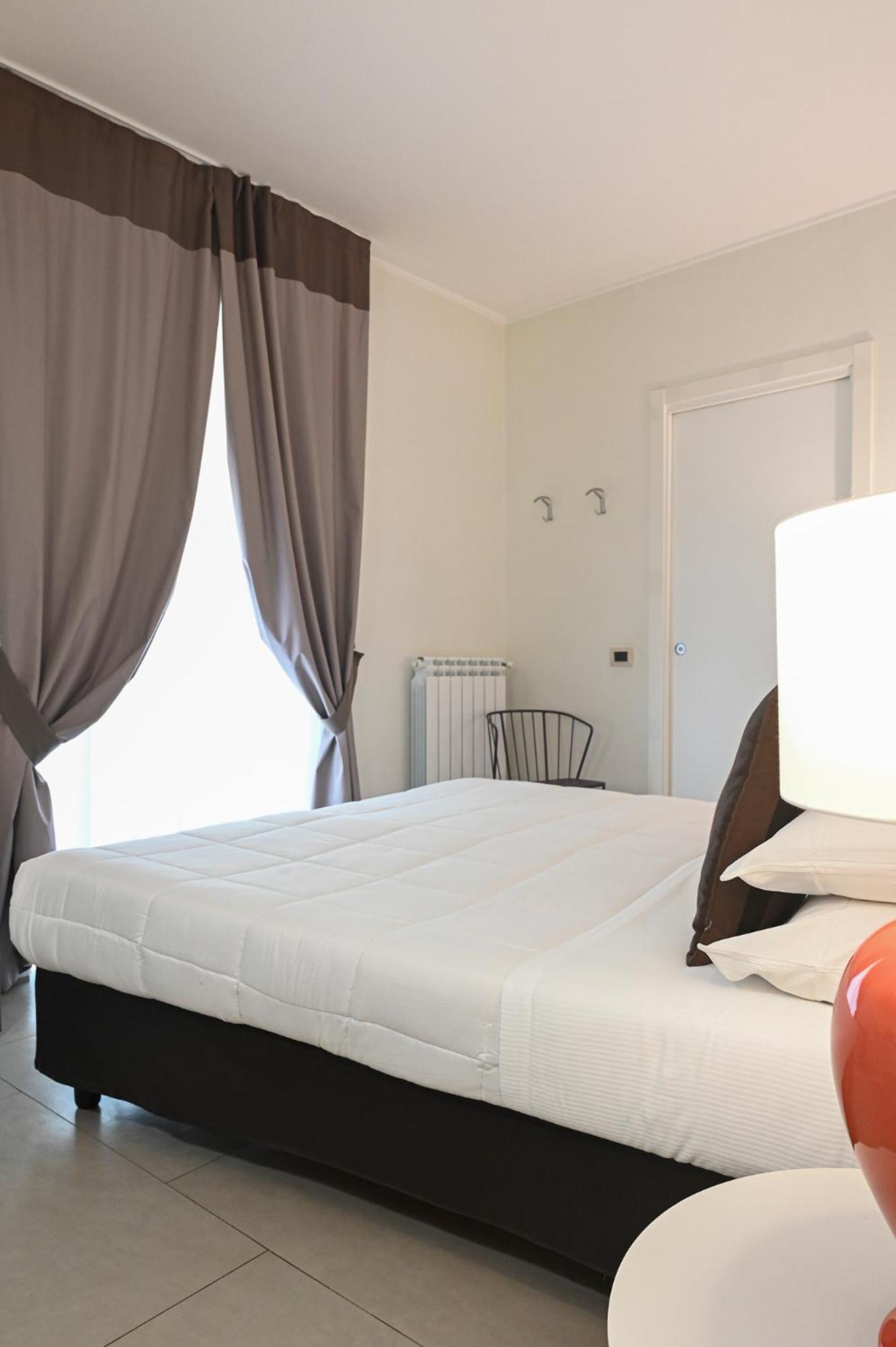 Deluxe Double or Twin Room with City View - Photo 8
