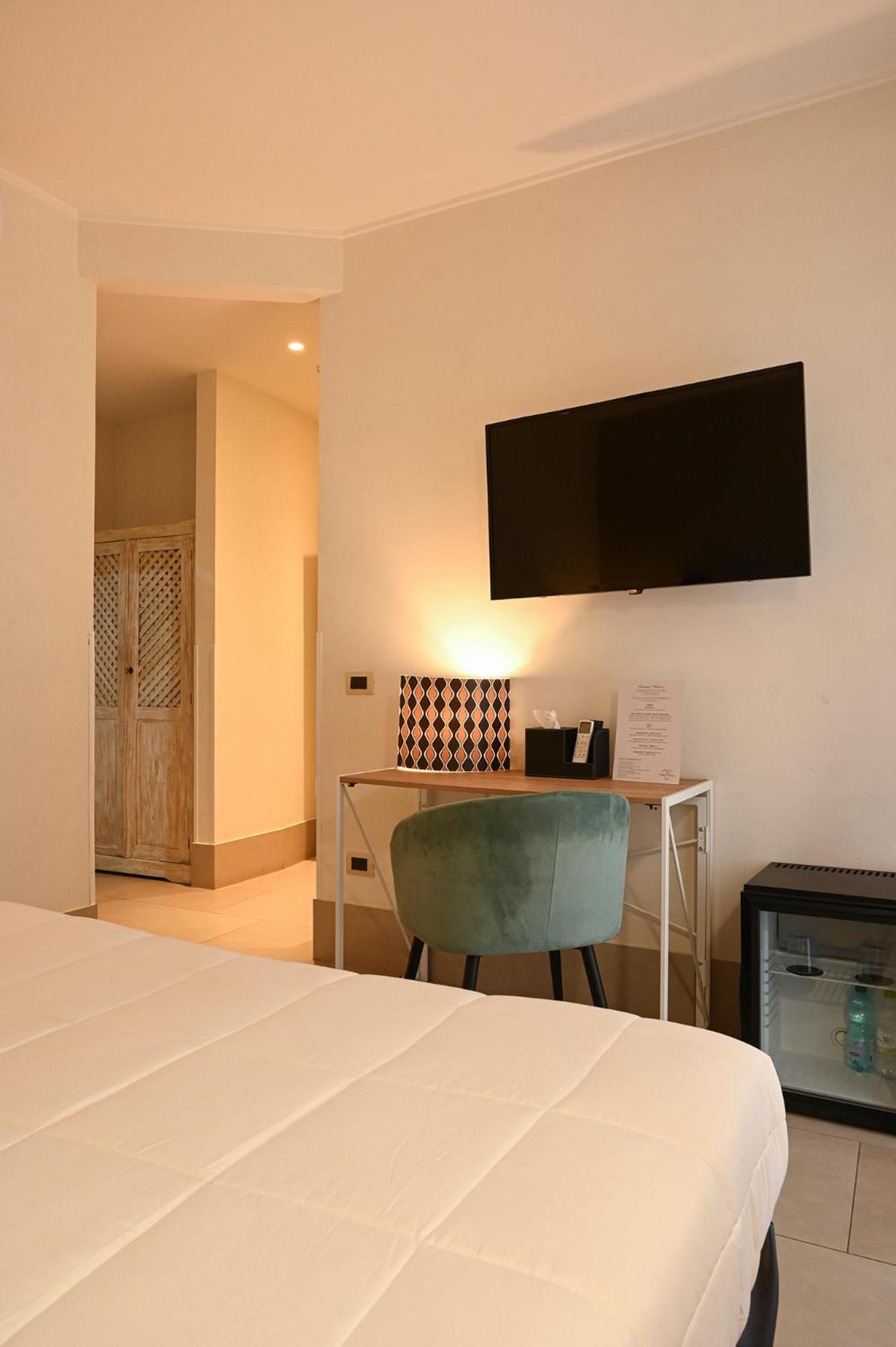 Superior Double or Twin Room - Photo 14