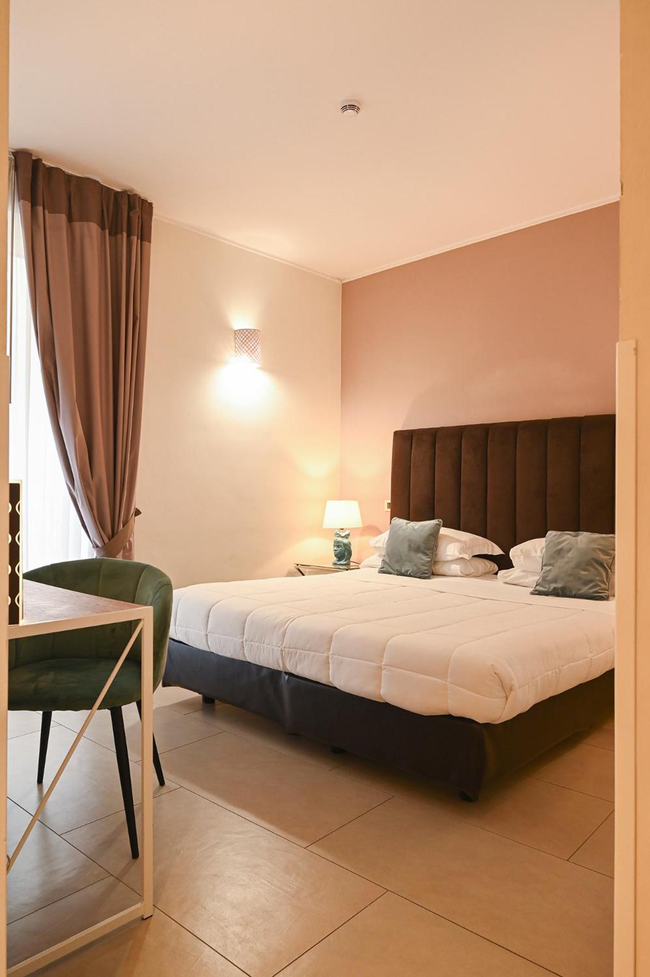 Superior Double or Twin Room - Photo 8
