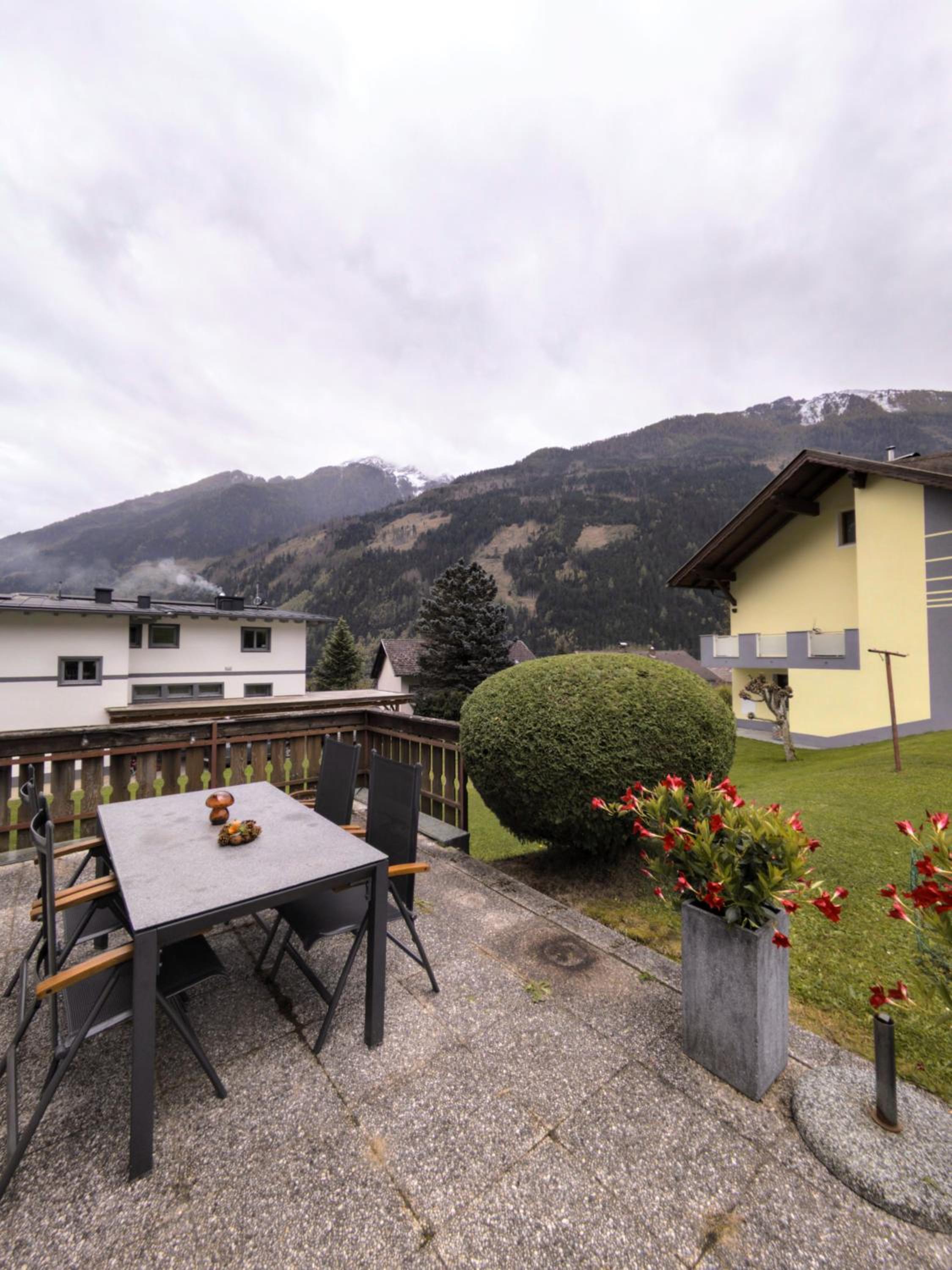 One-Bedroom Apartment with Garden View photo 1