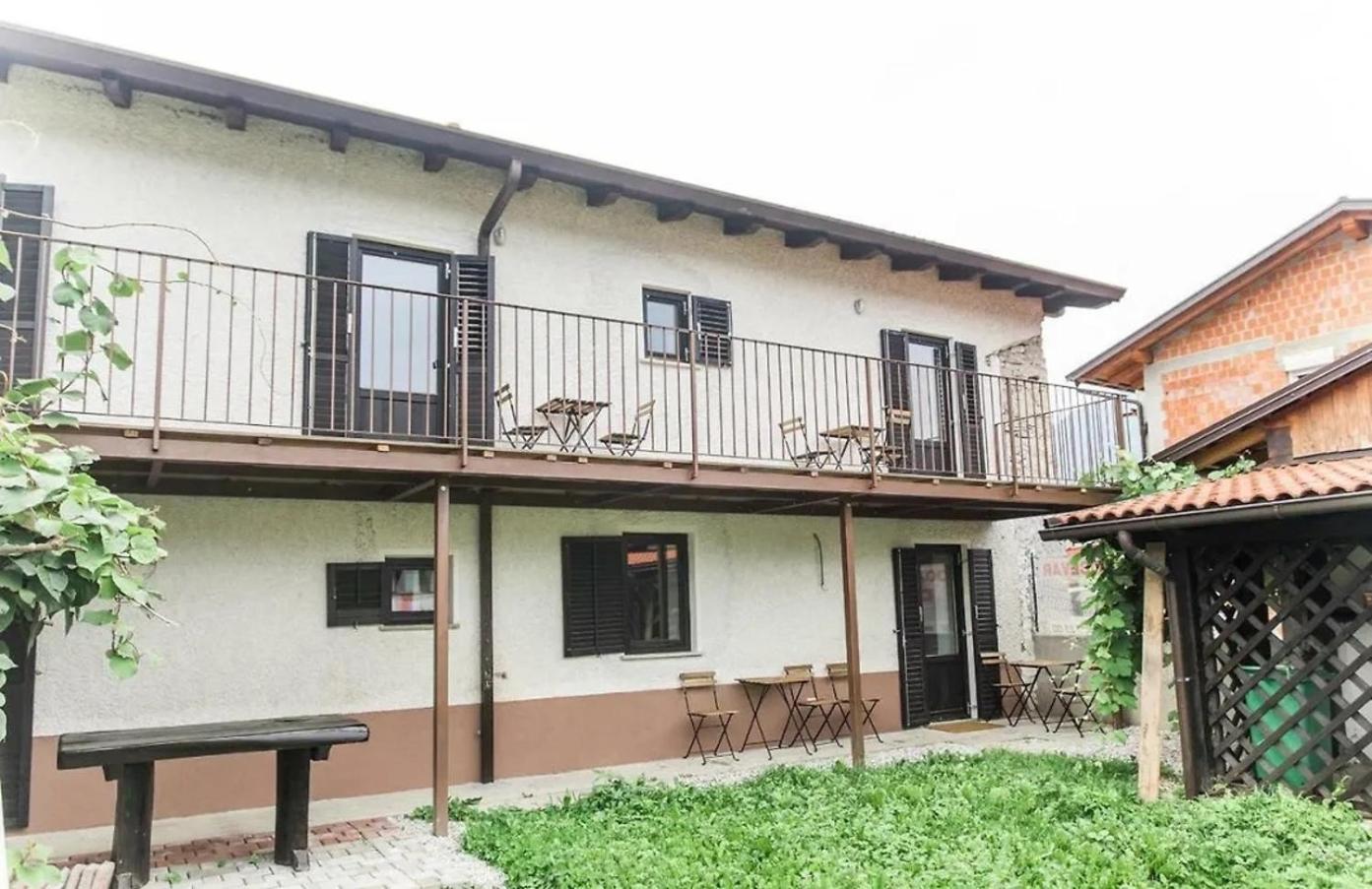 One-Bedroom Apartment photo 3