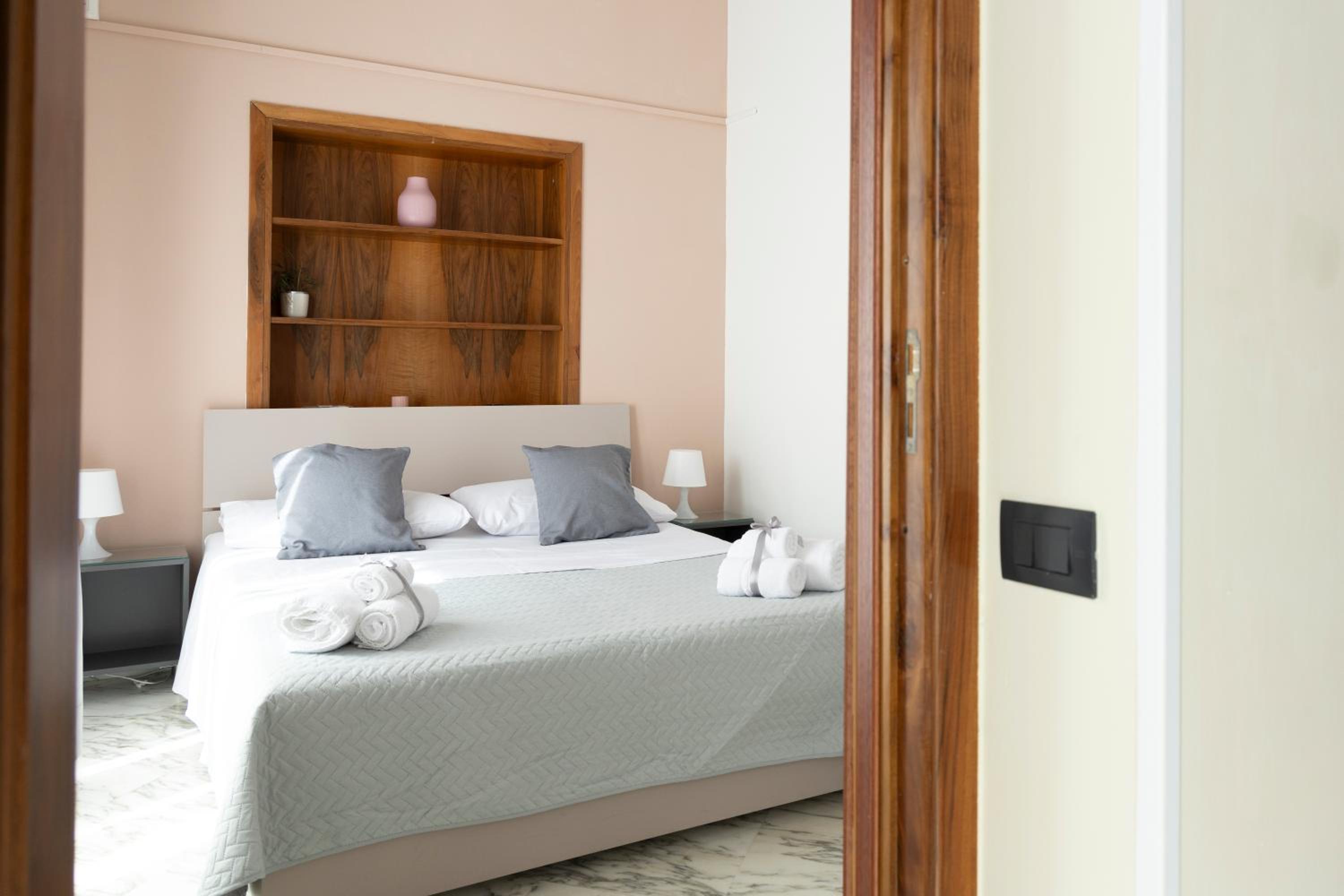 Standard Double Room With Shared Bathroom