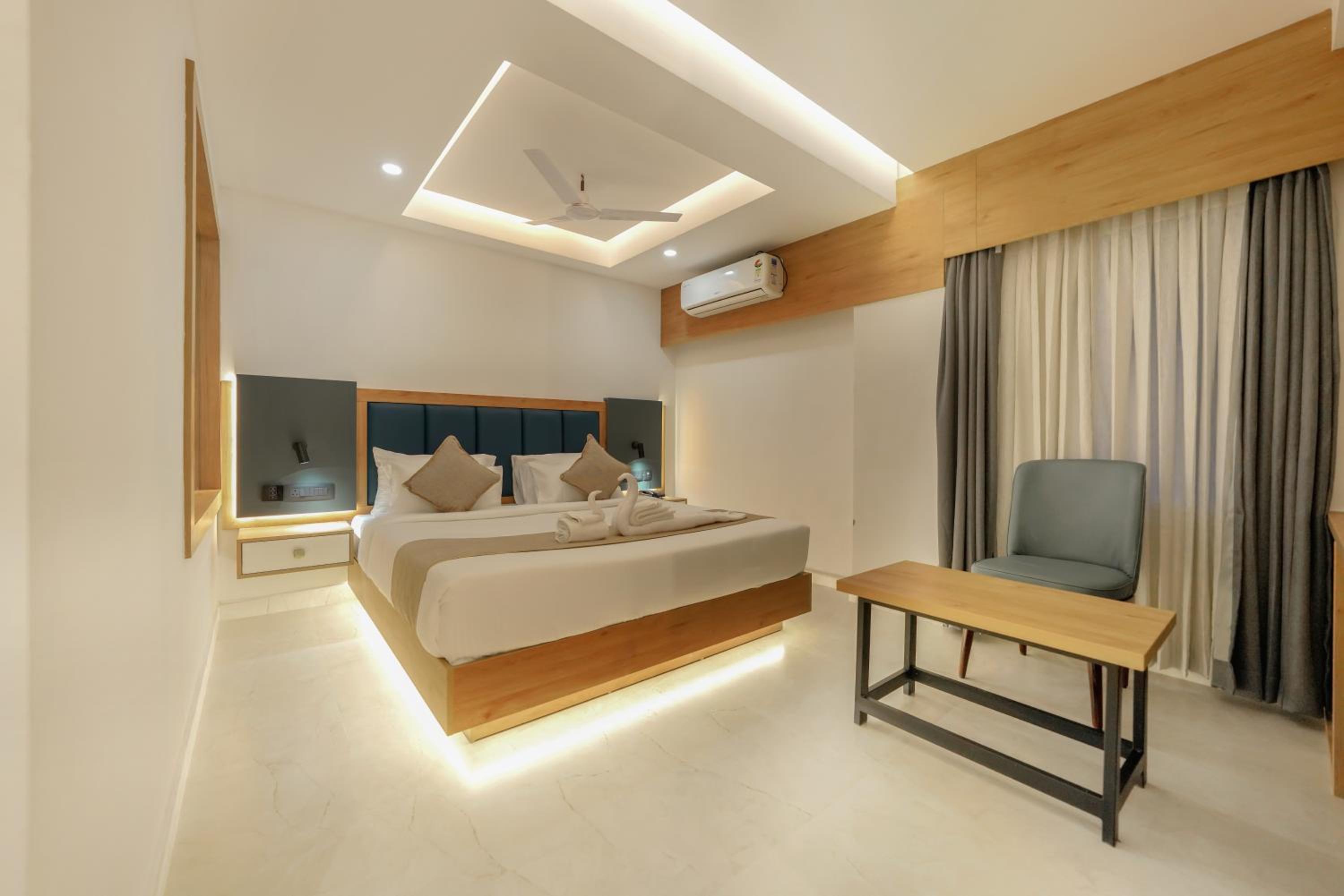 Deluxe Room - Photo 12