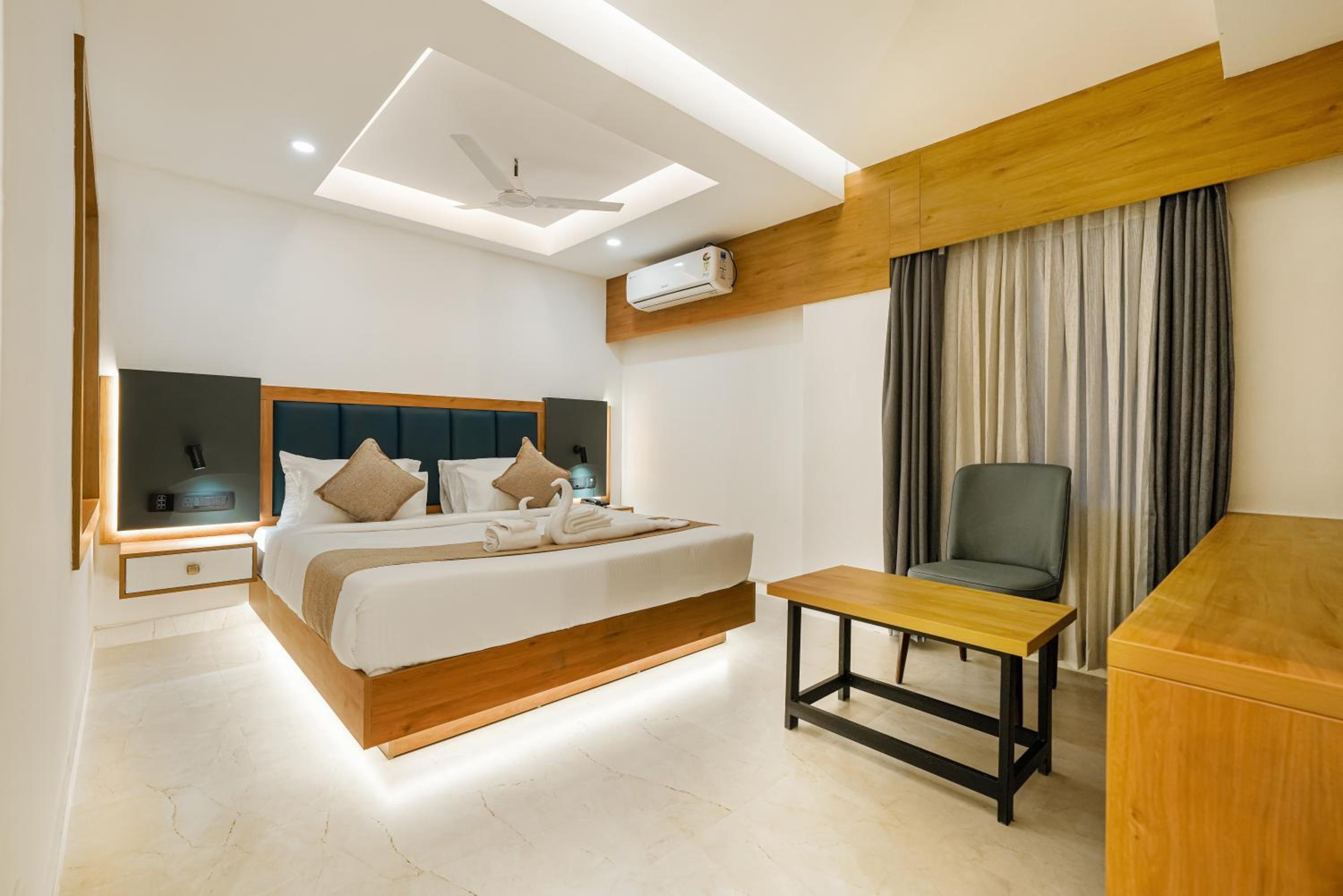 Deluxe Room - Photo 8