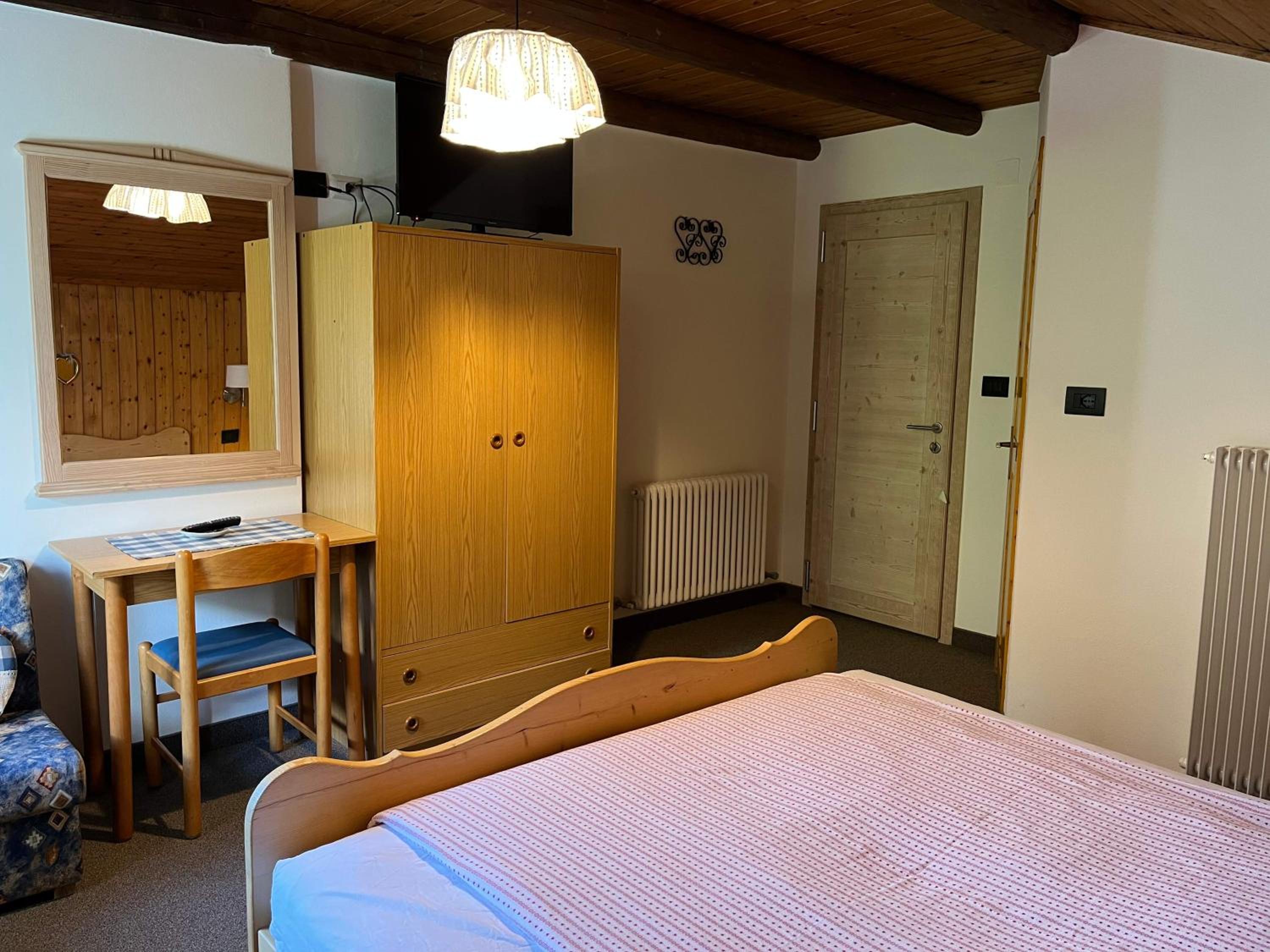 Economy Double or Twin Room photo 3