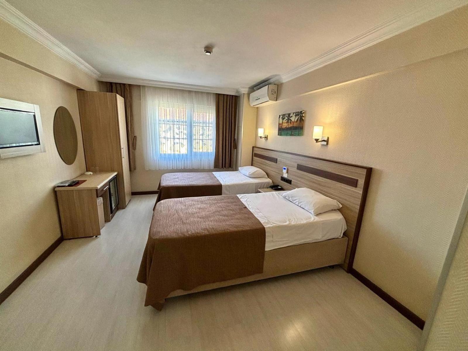 Double or Twin Room photo 3