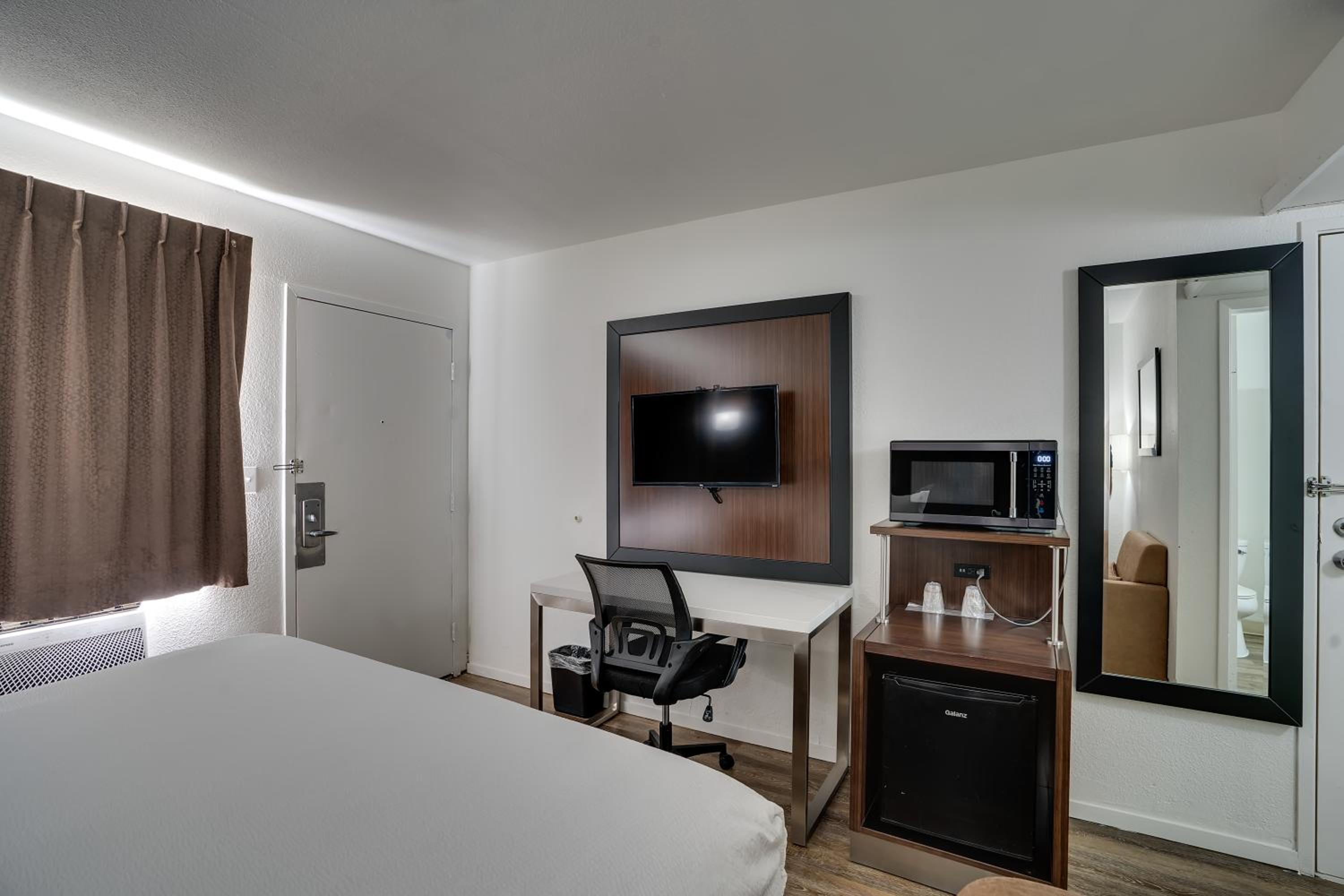Quadruple Room - Smoking - Photo 3