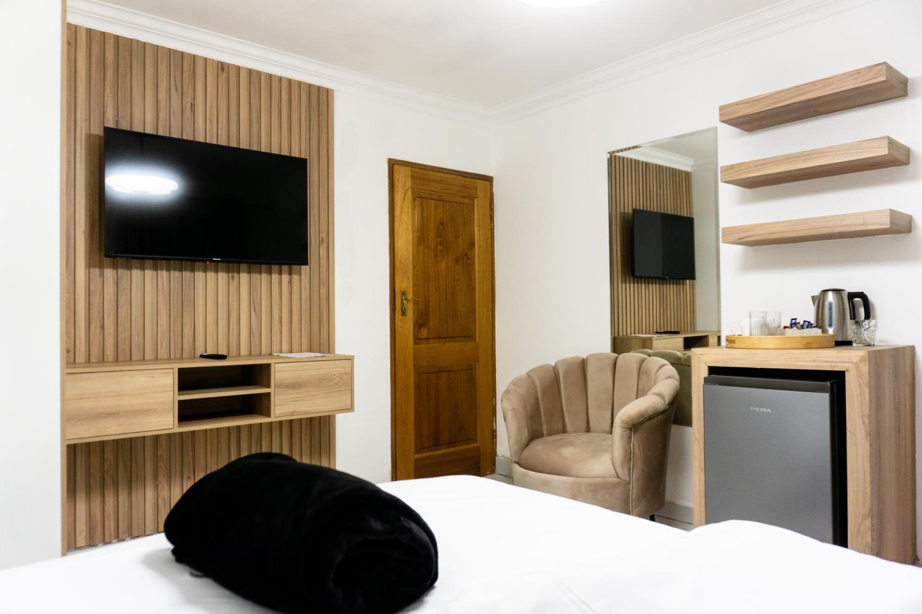 Standard King Room photo 2