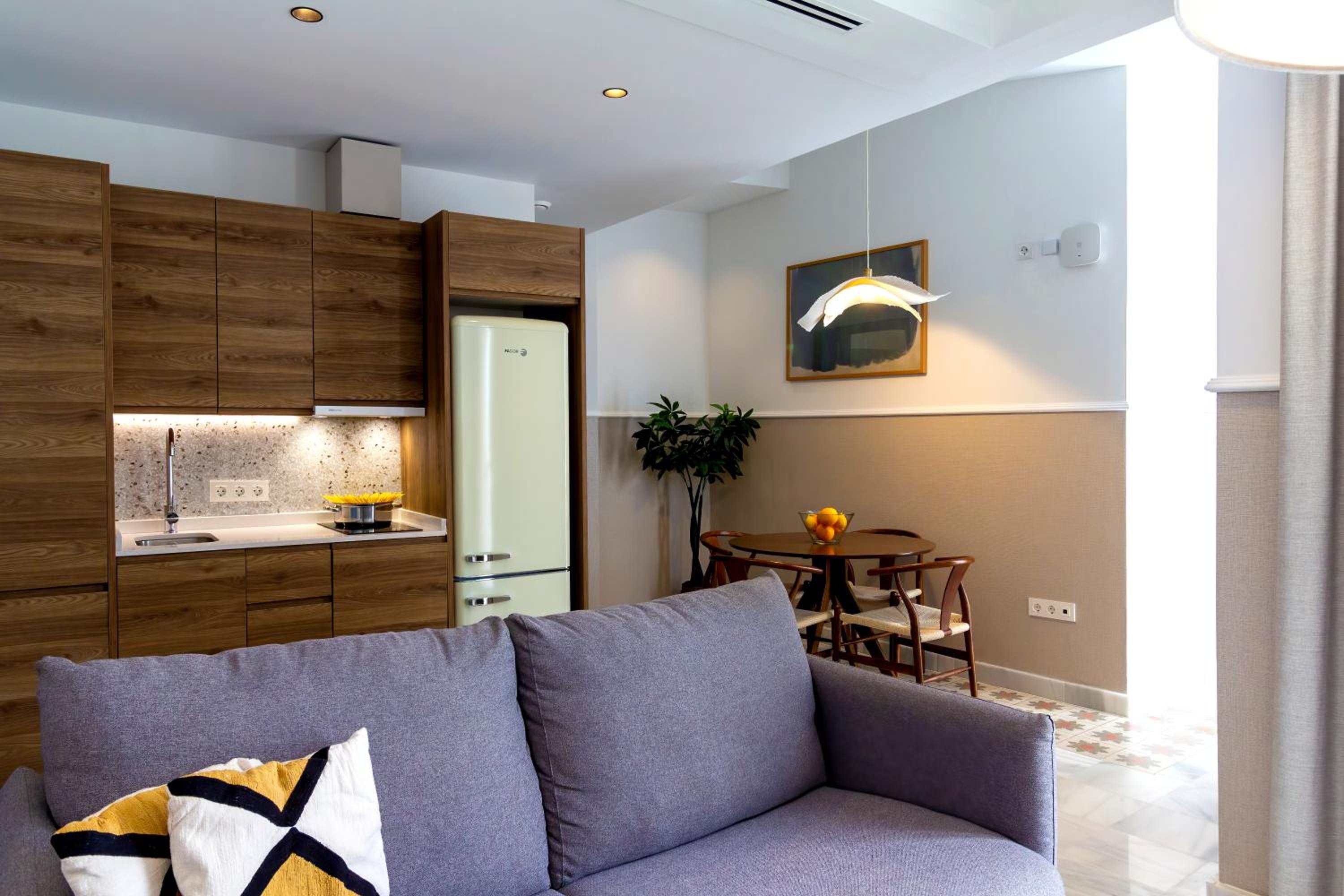 Superior One-Bedroom Apartment with Balcony - Photo 9