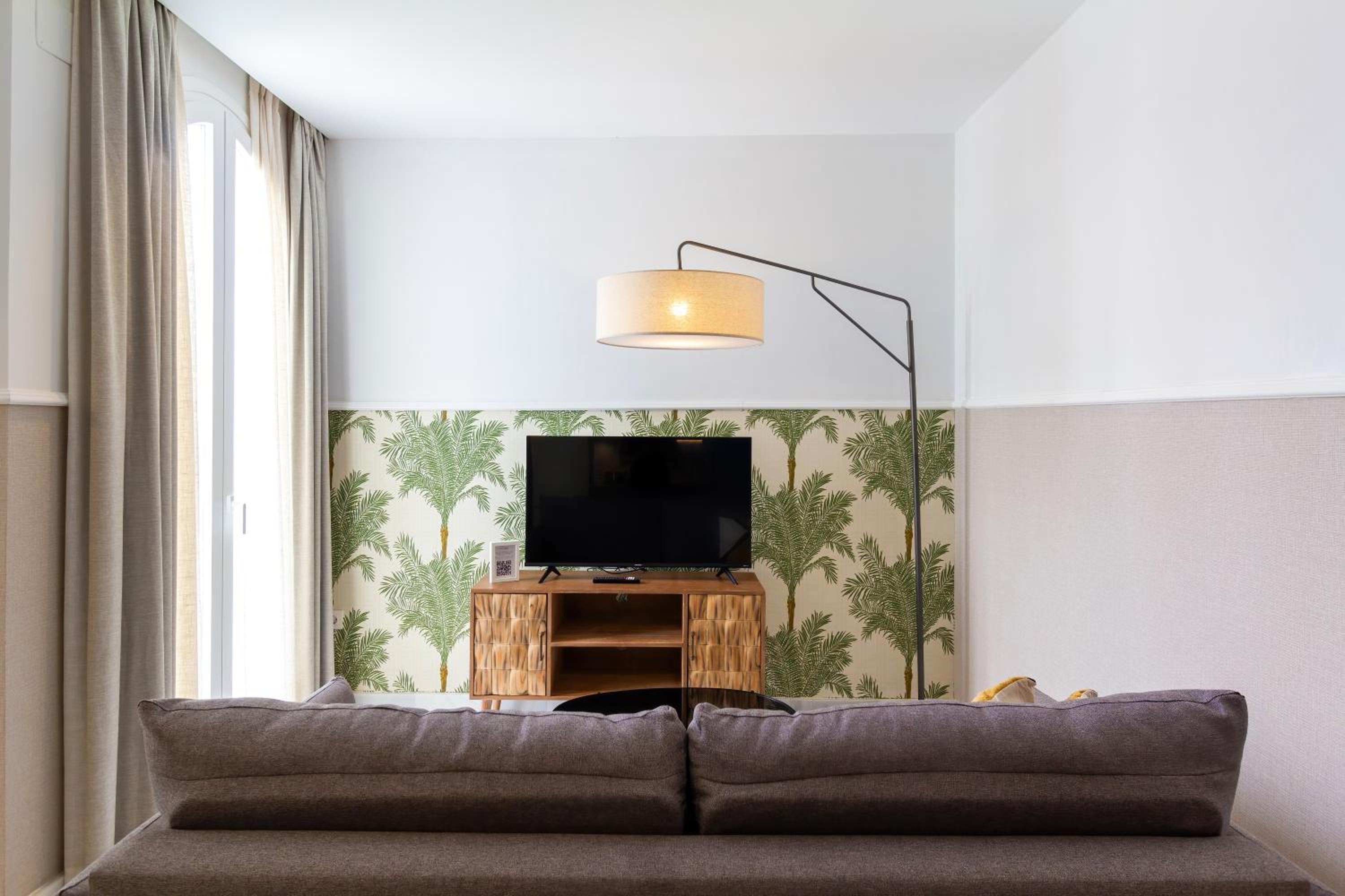 Superior One-Bedroom Apartment with Balcony - Photo 6