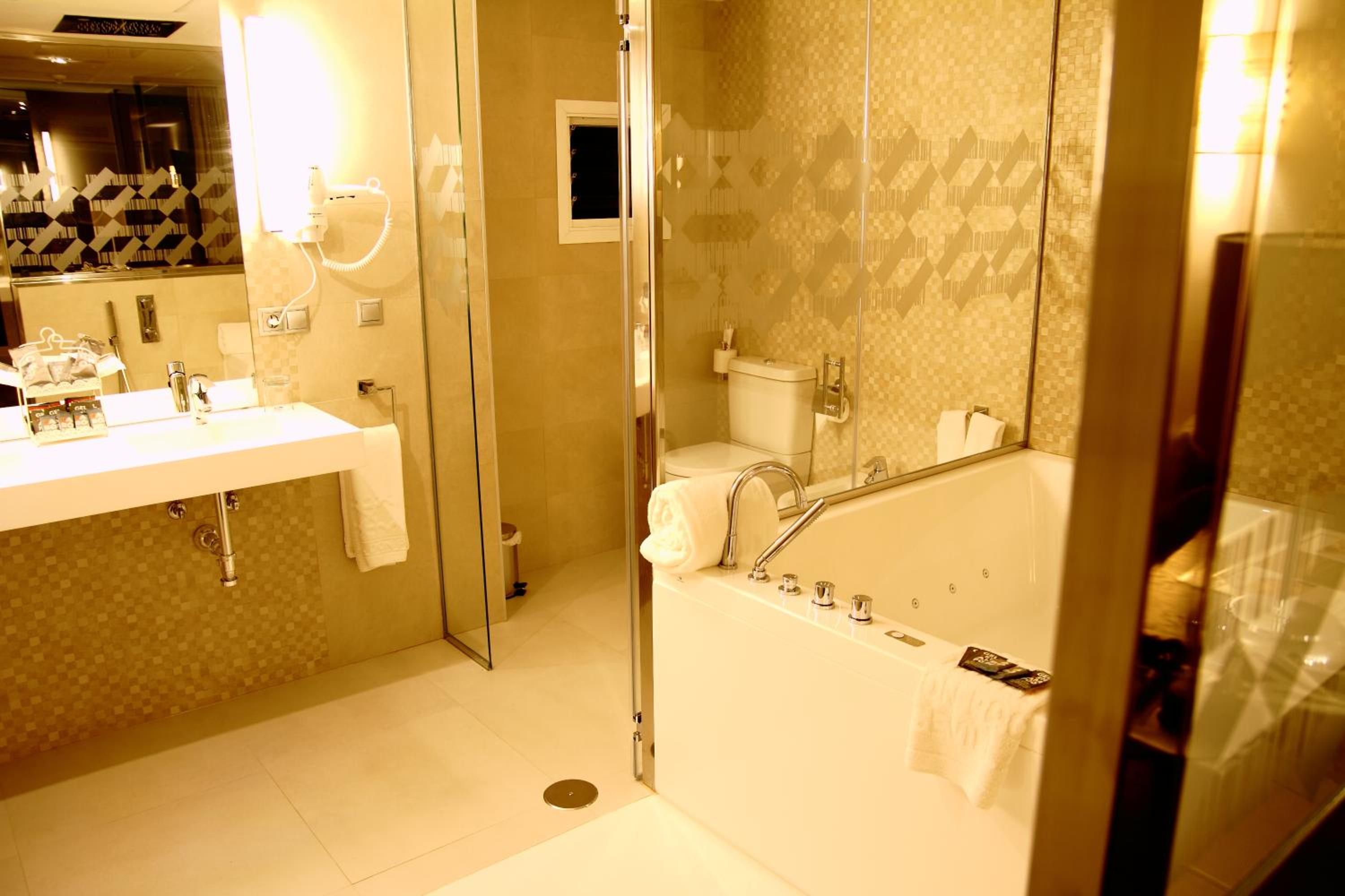 Premium Double with Terrace & Whirlpool - Photo 7