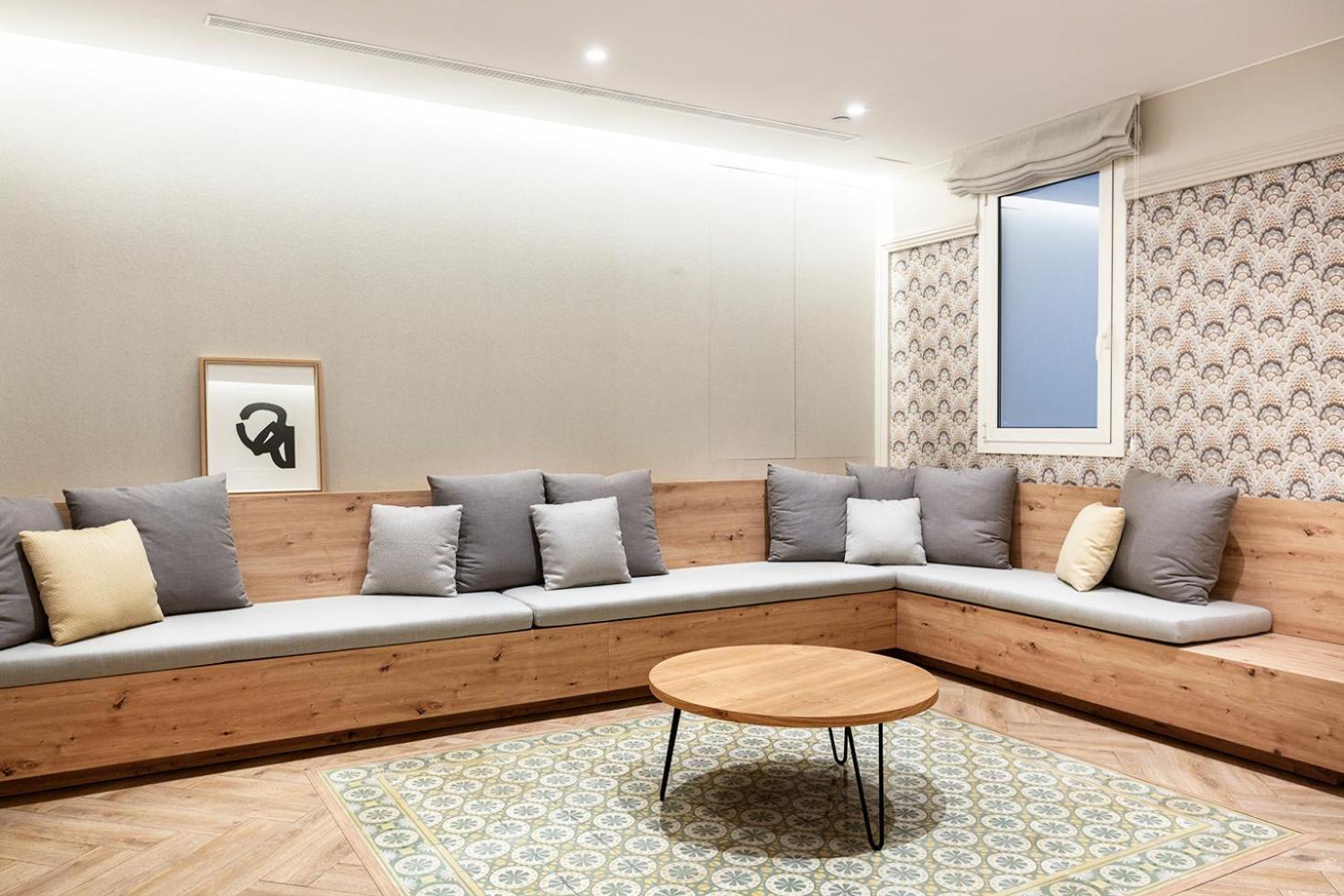 Family Room with Balcony photo 2