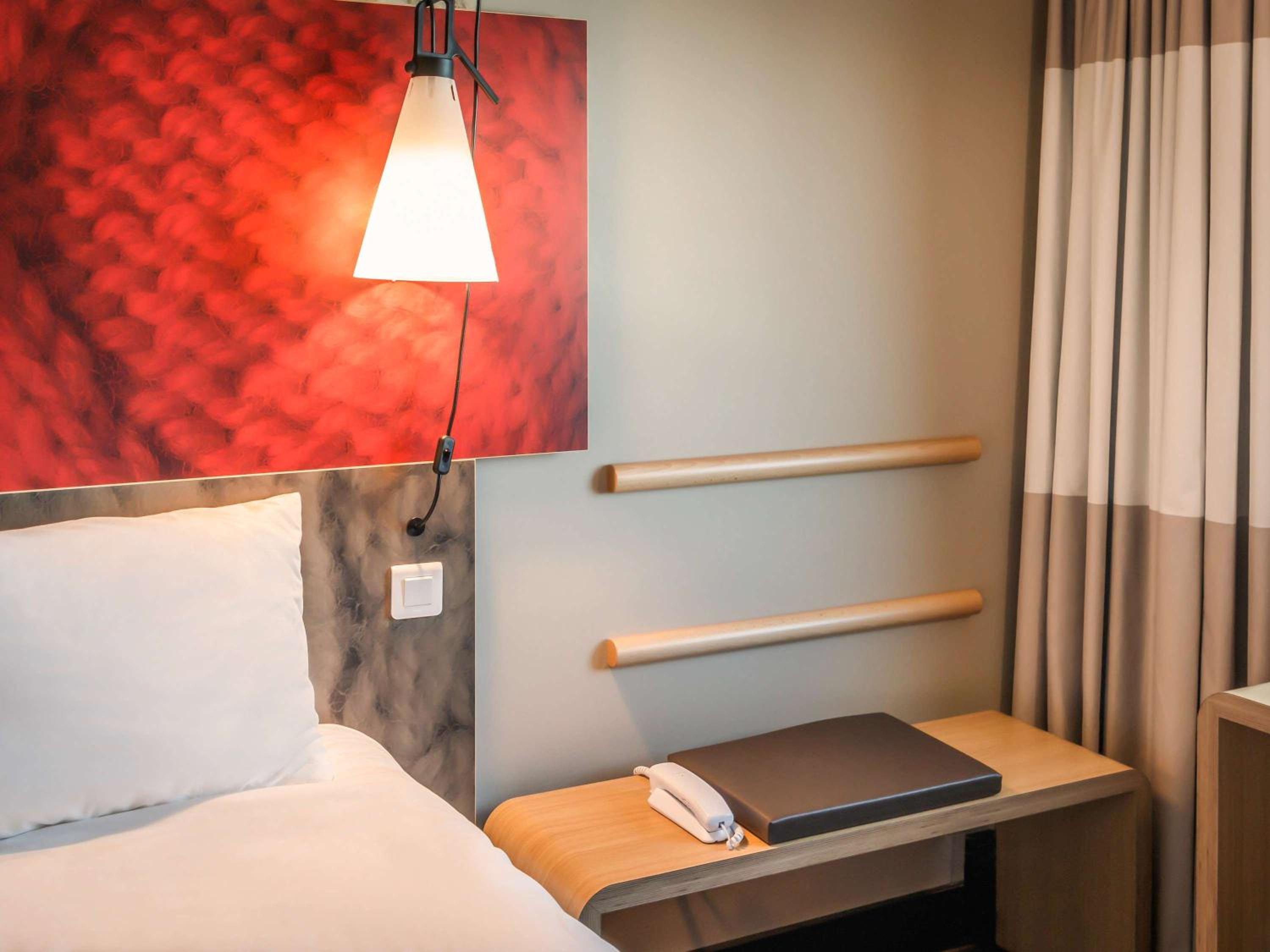Standard Room With Three Single Beds photo 3