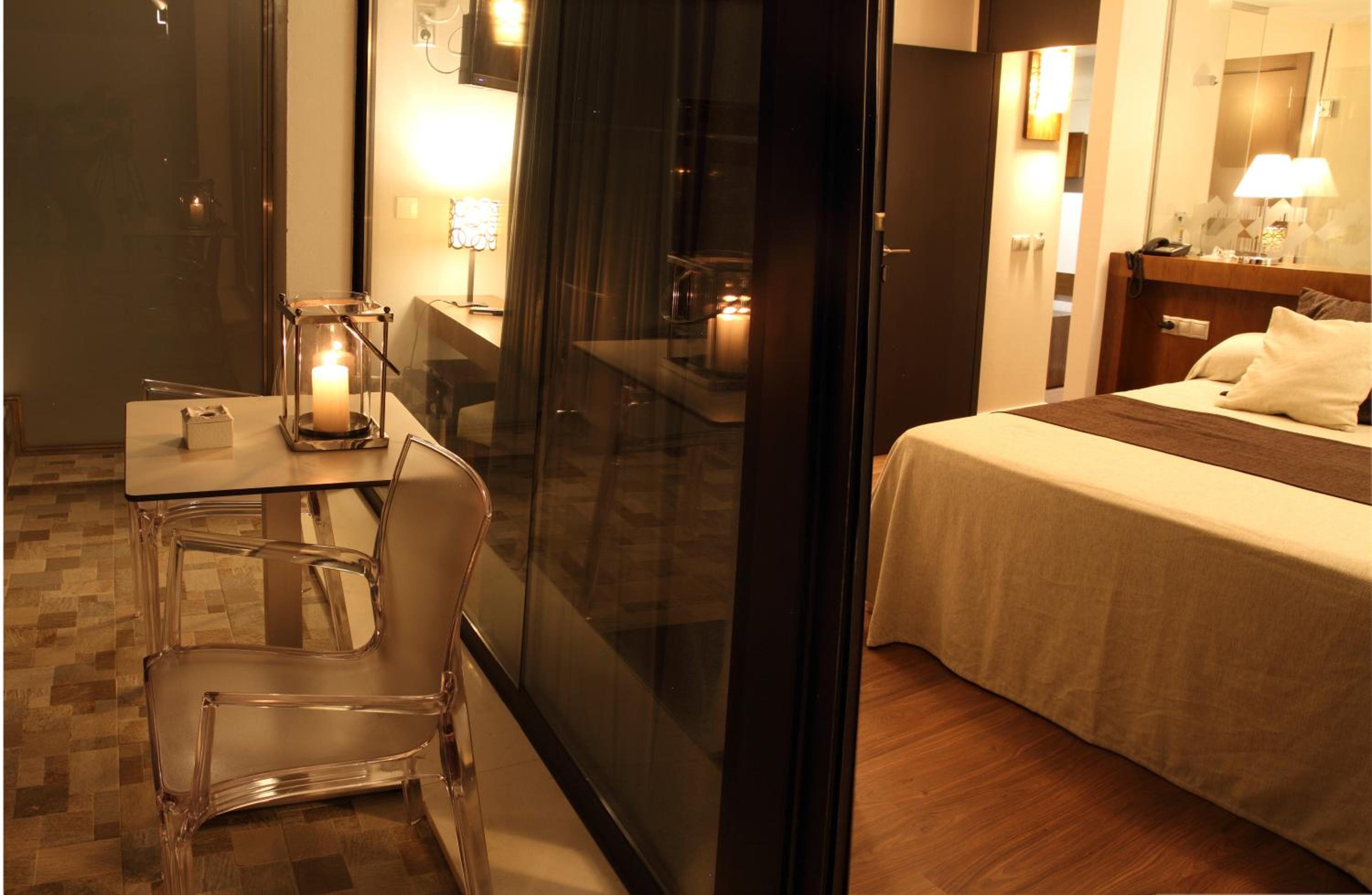 Premium Double with Terrace & Whirlpool - Photo 1