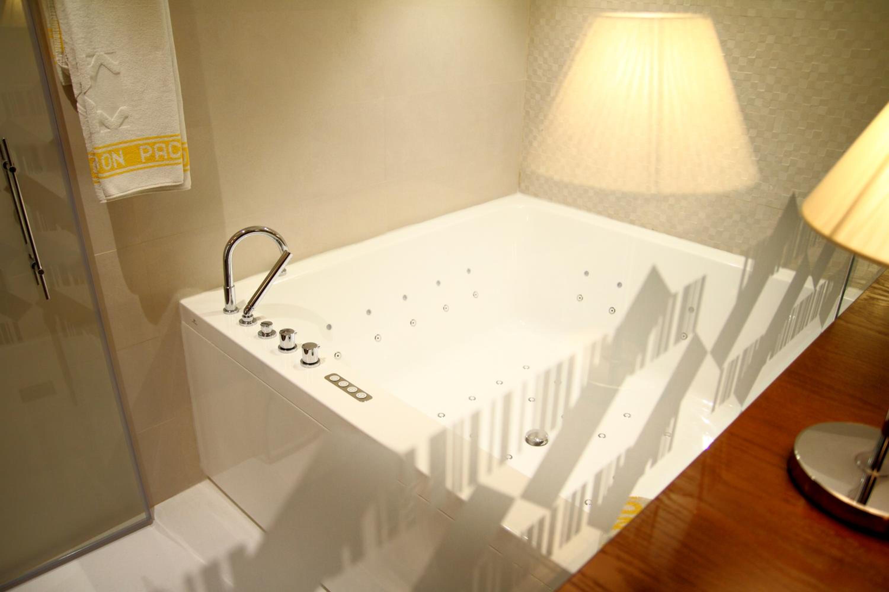Premium Double with Terrace & Whirlpool - Photo 9