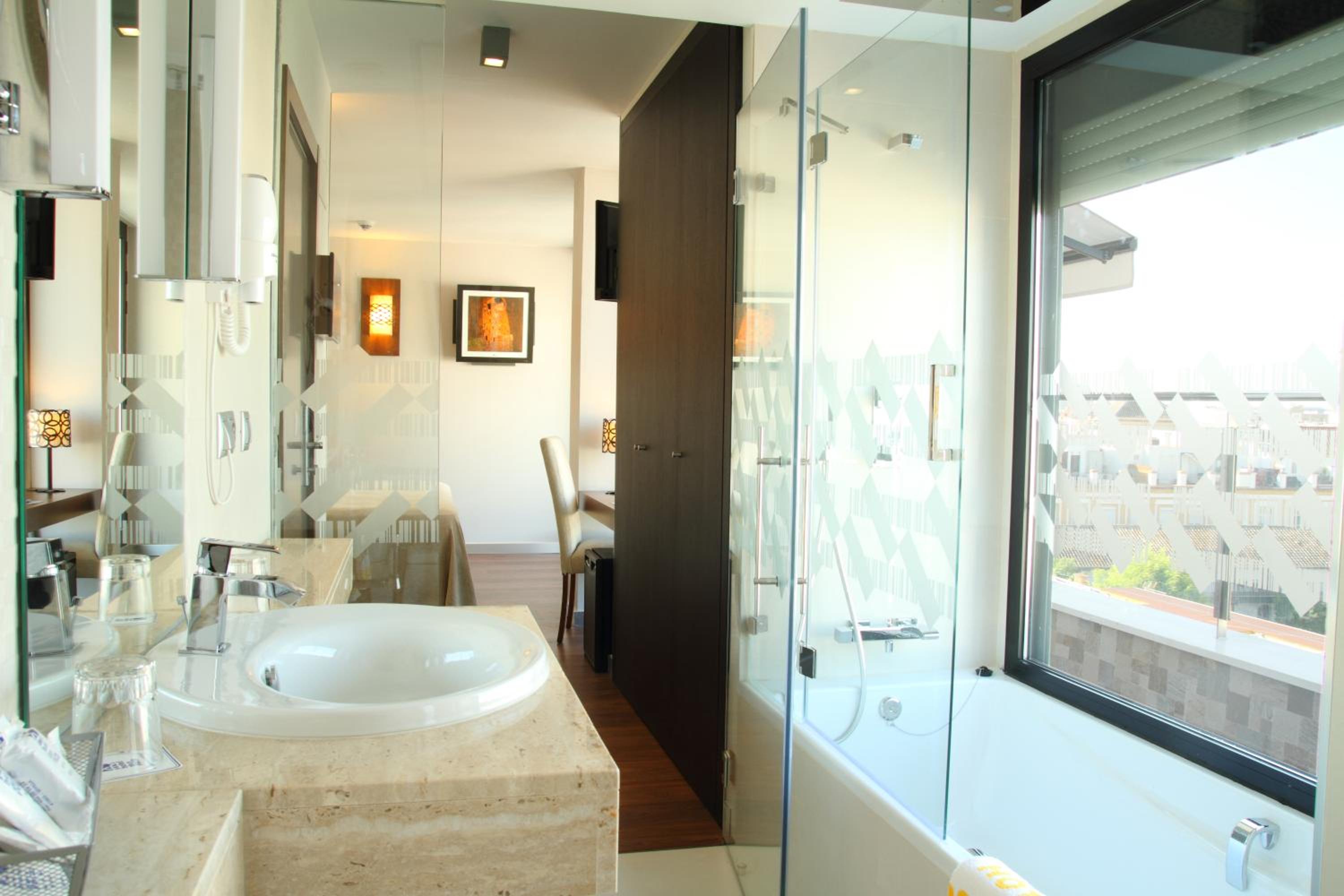 Premium Double with Balcony - Photo 2