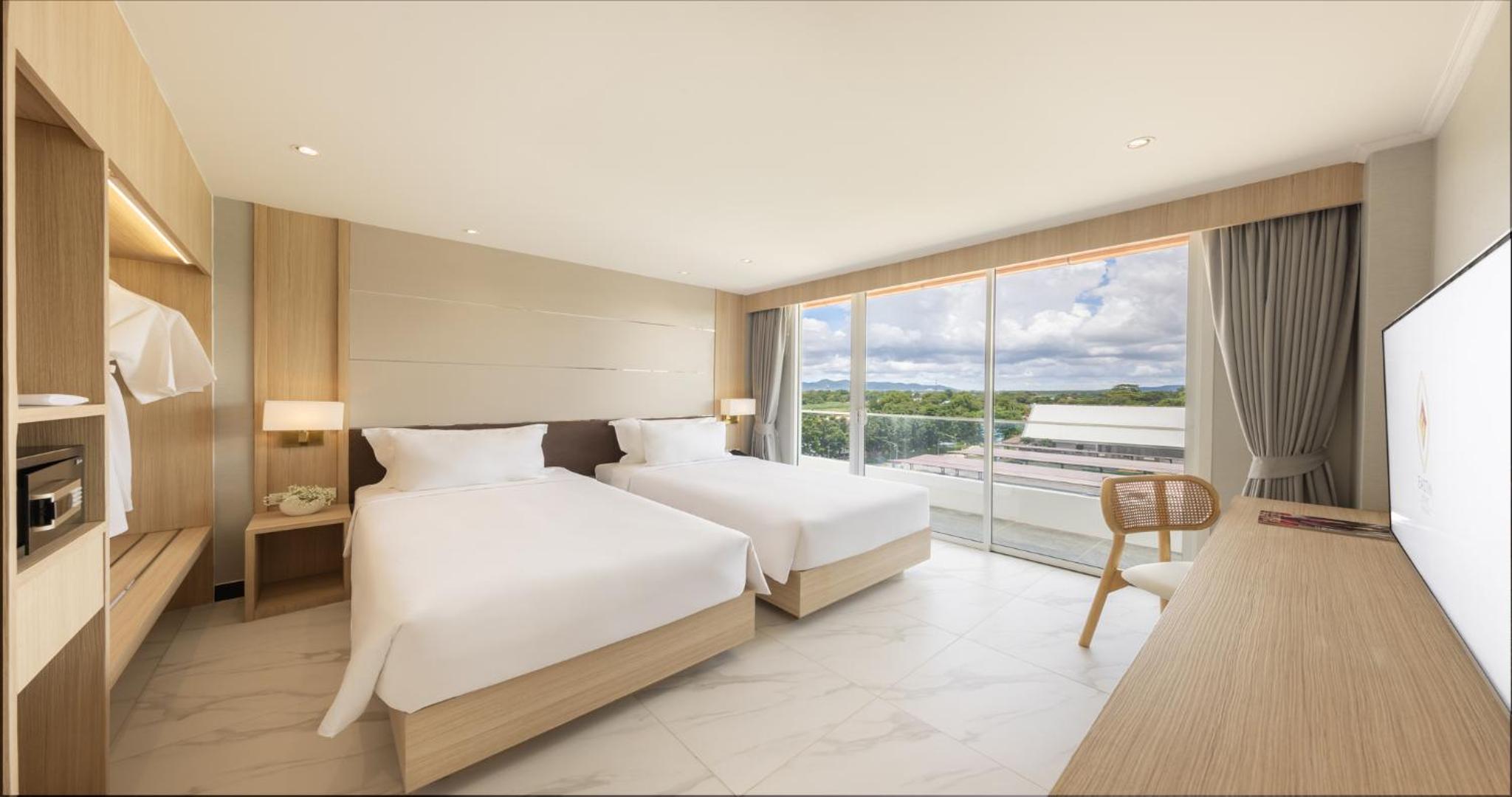 Ocean's Edge Two Bedroom Penthouse - Photo 4