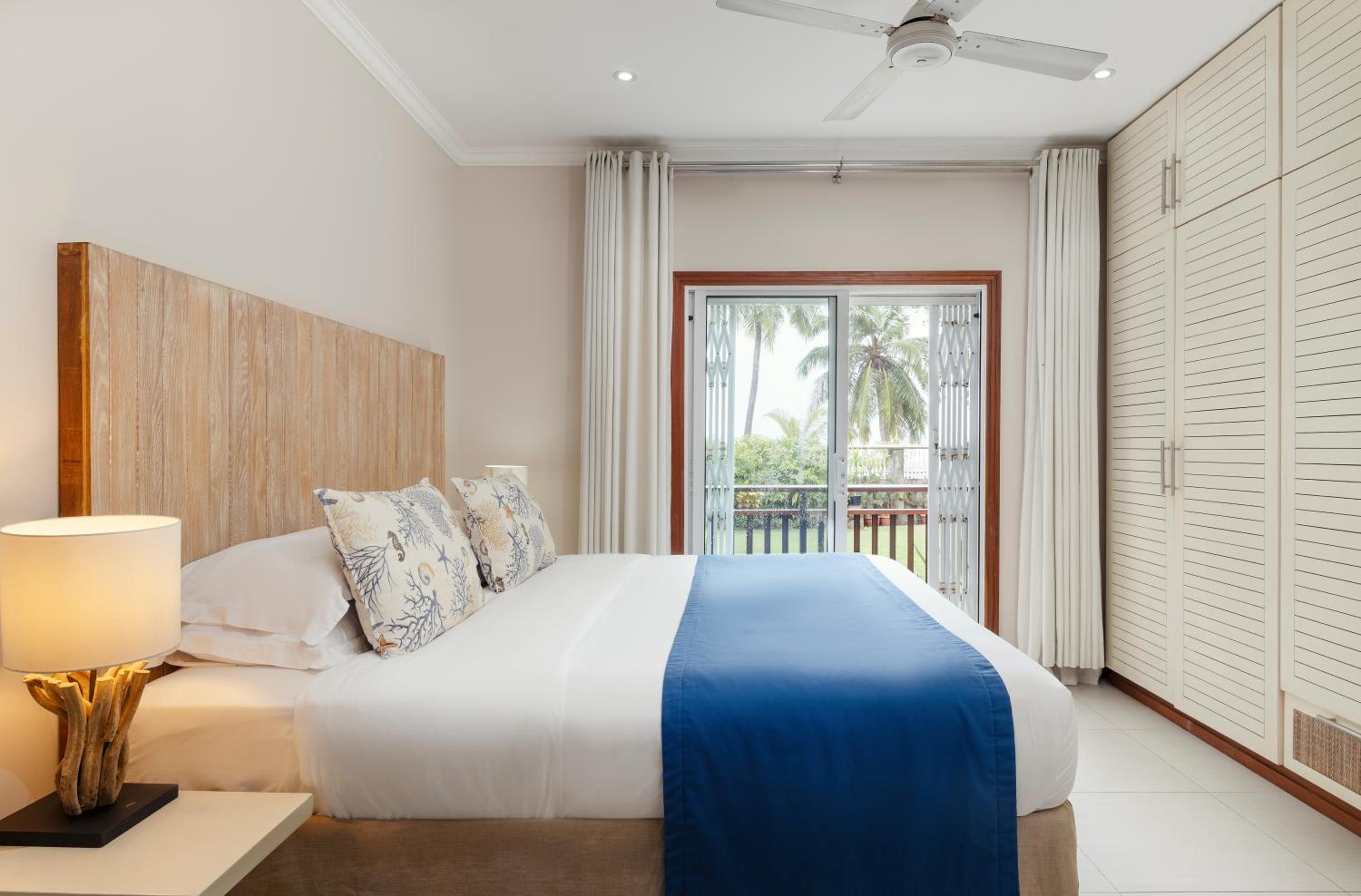 Luxury One Bedroom Beachfront Apartment photo 2