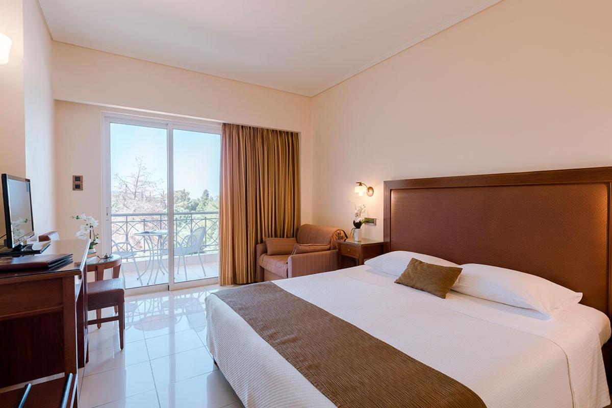 Classic Double Room with Side Sea or Pool View - Photo 1