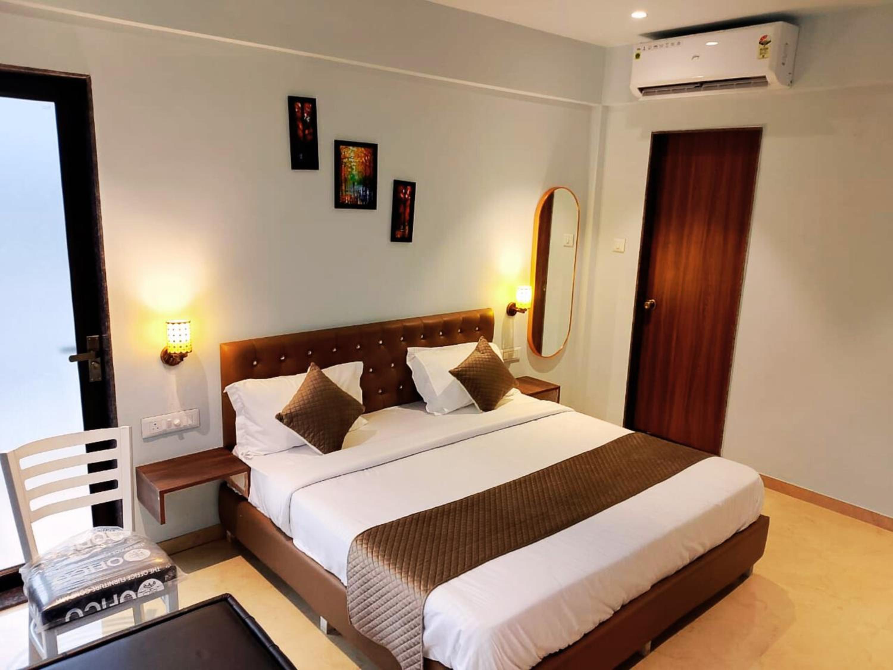 Deluxe Room - Photo 5