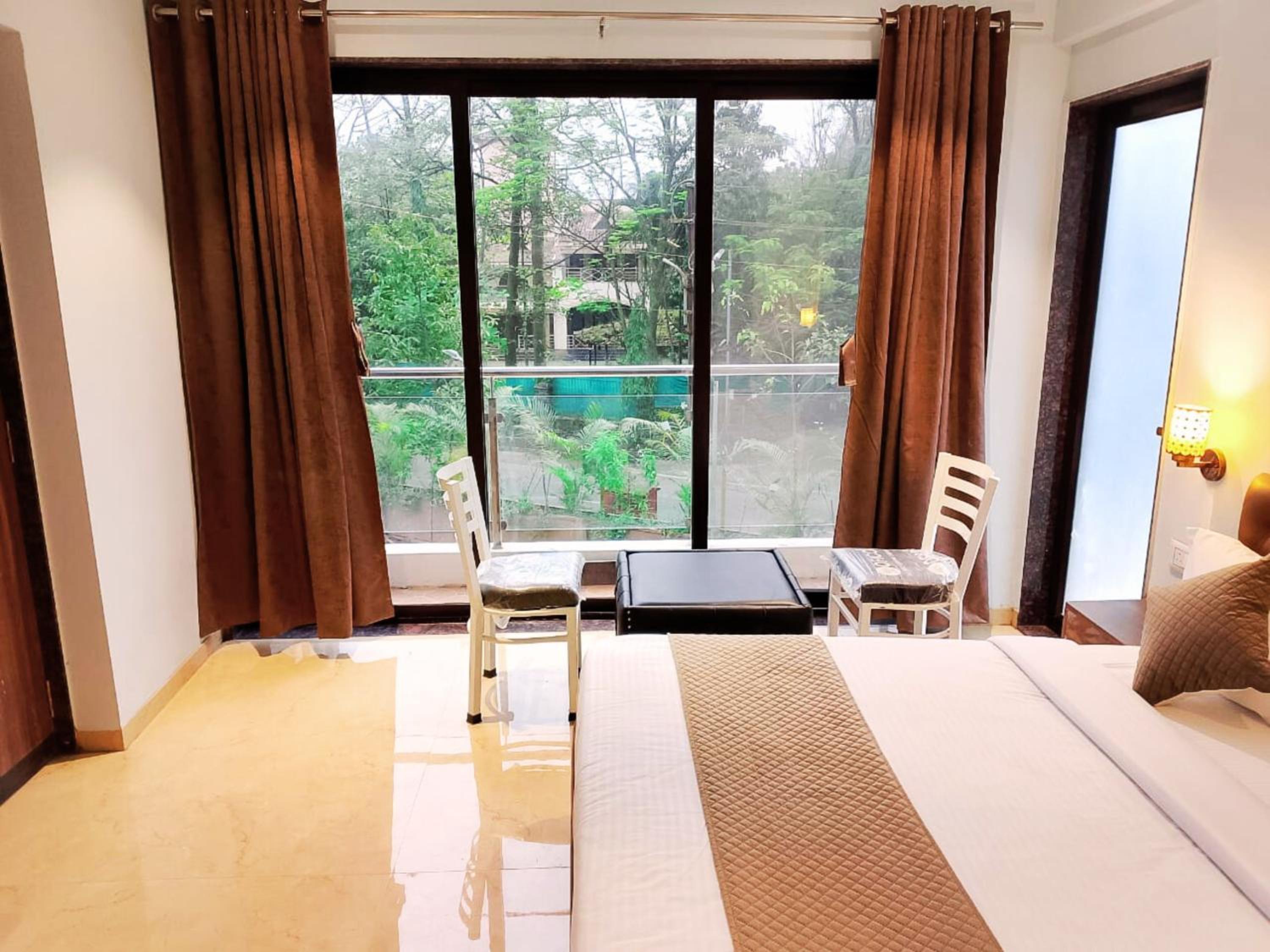 Deluxe Room - Photo 3