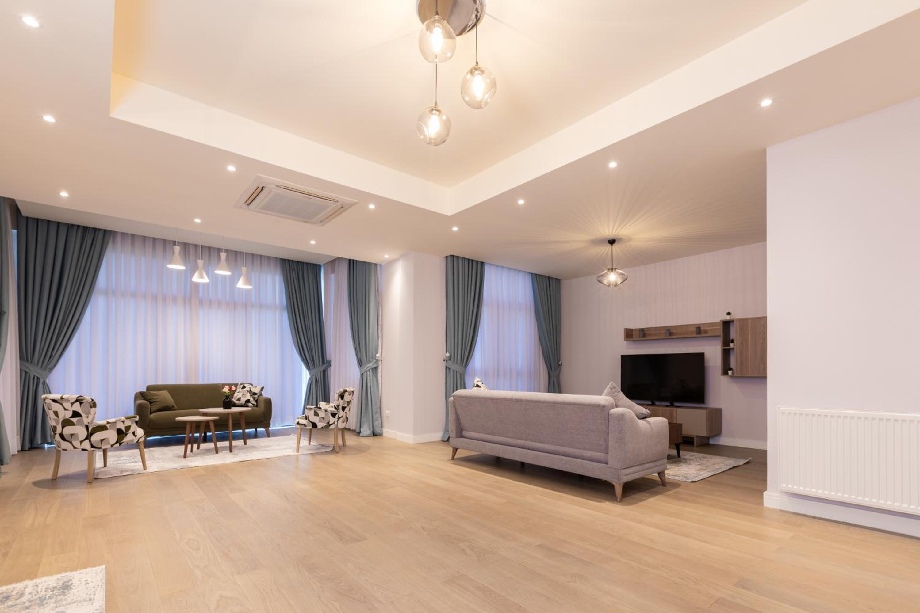 Two-Bedroom Apartment with Balcony photo 2