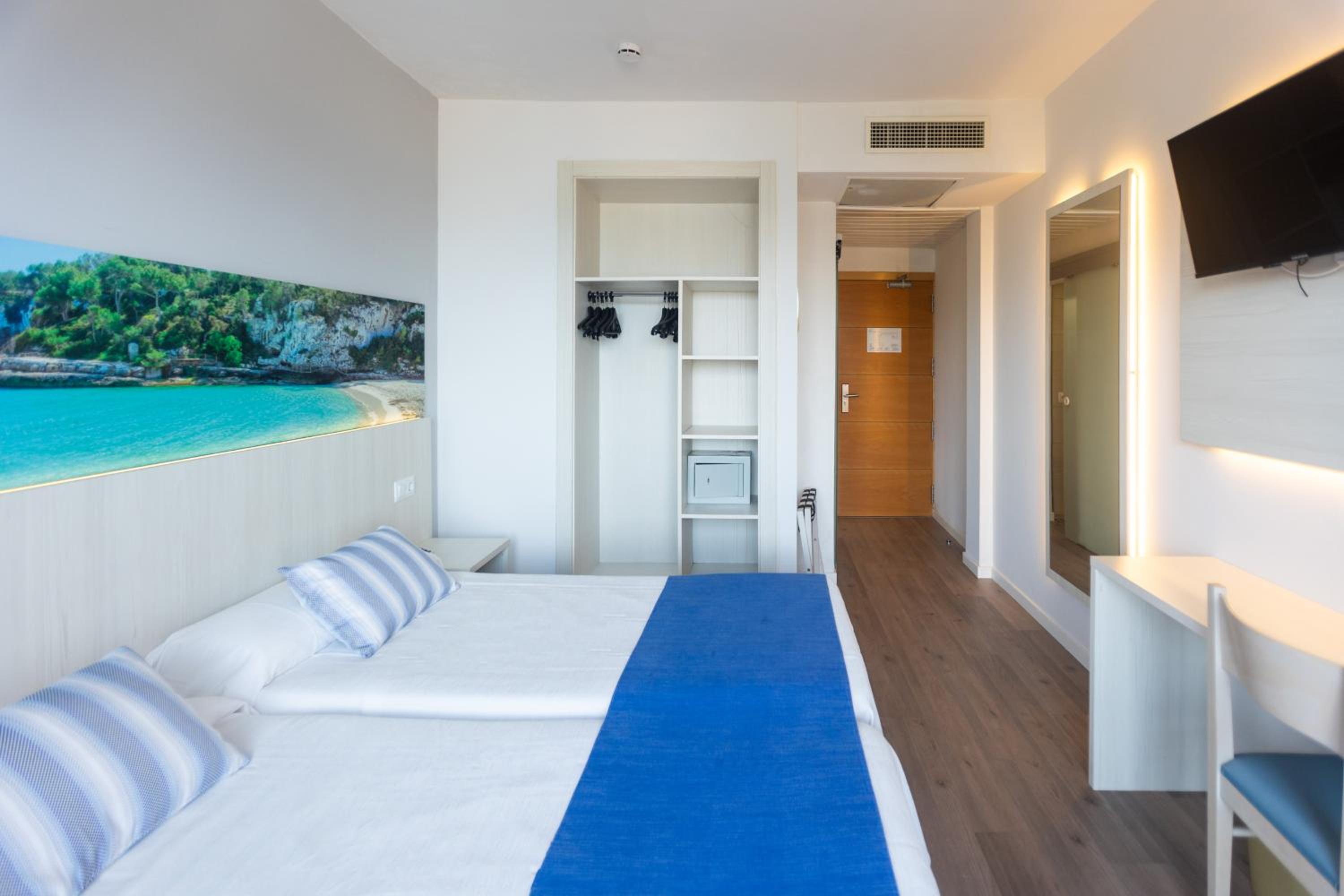 Habitación Doble con Vista a la Piscina