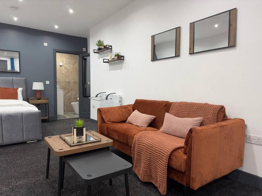 One-Bedroom Apartment photo 2