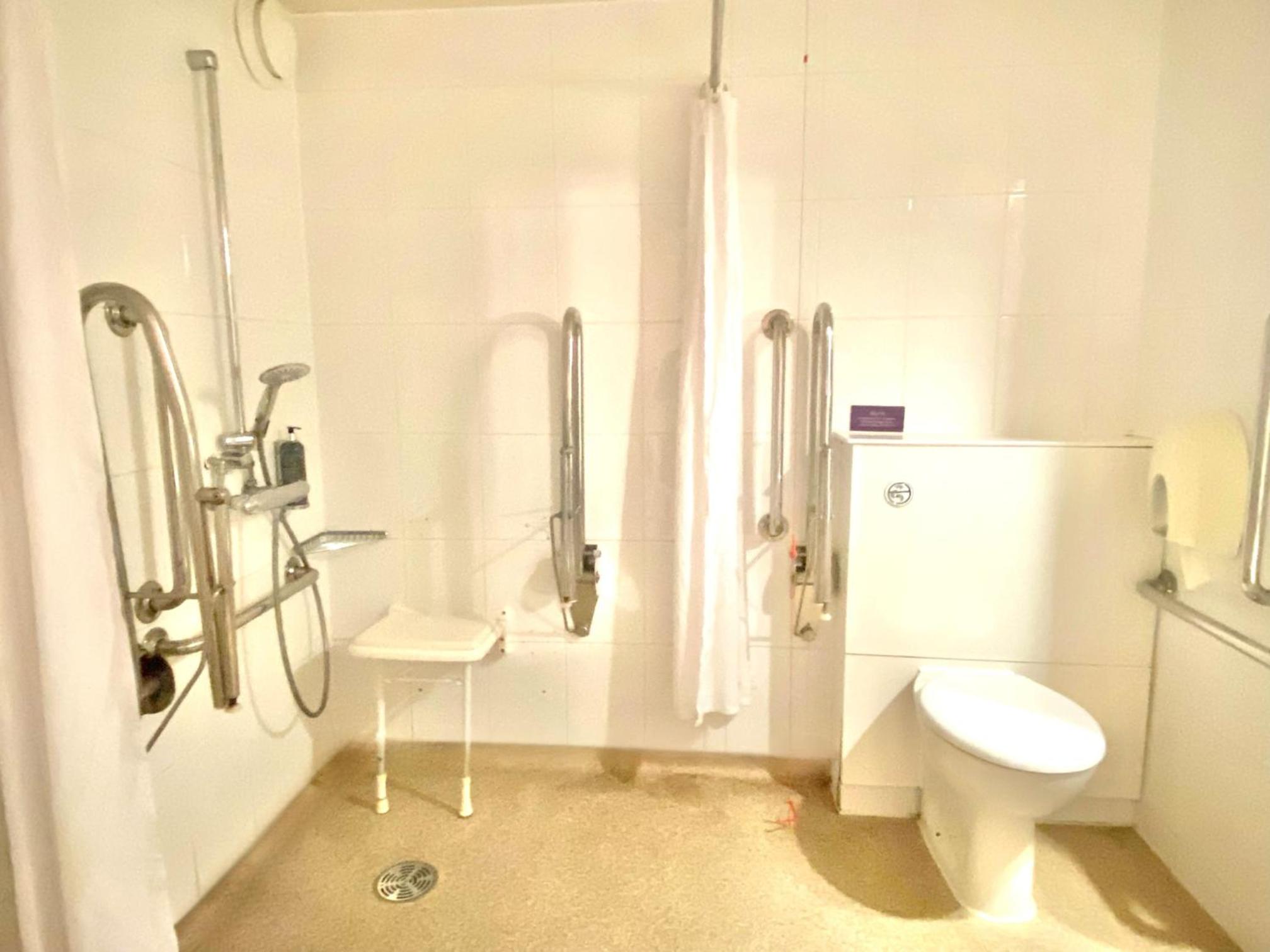 Double Room - Disability Access photo 3