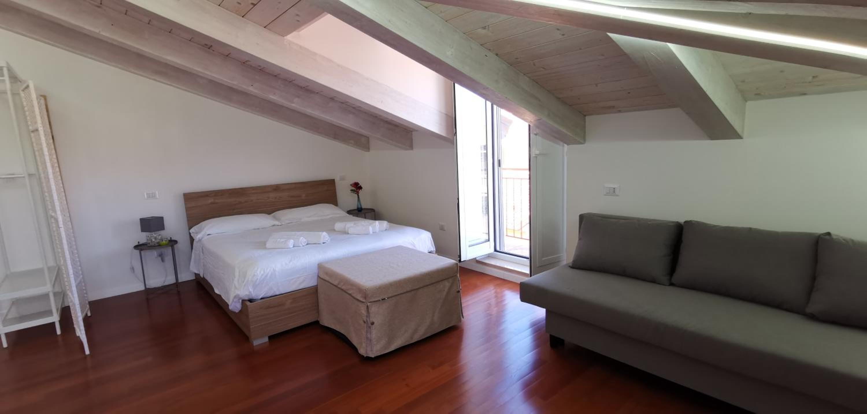 One-Bedroom Apartment photo 1